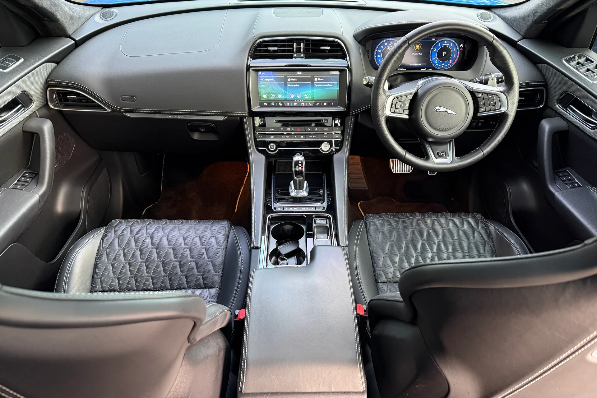 Jaguar F-PACE thumbnail image number 24