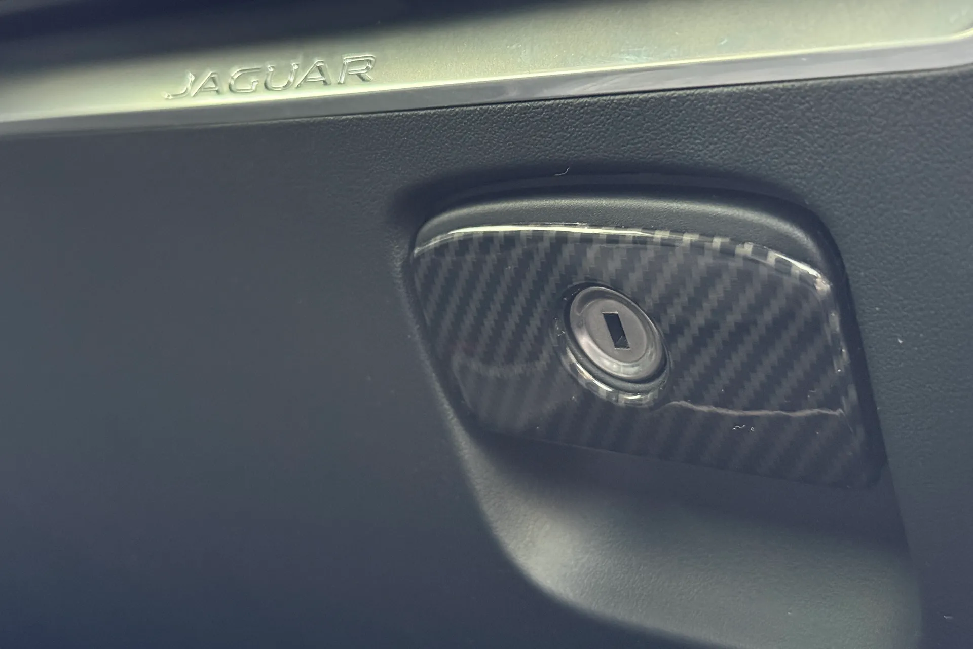 Jaguar F-PACE thumbnail image number 39