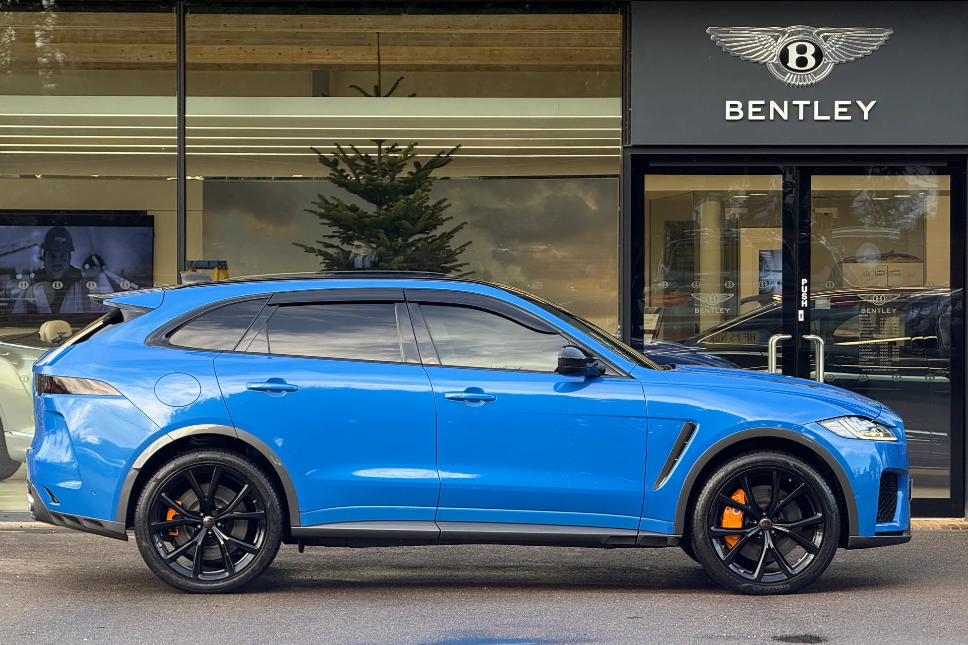 Jaguar F-PACE thumbnail image number 5