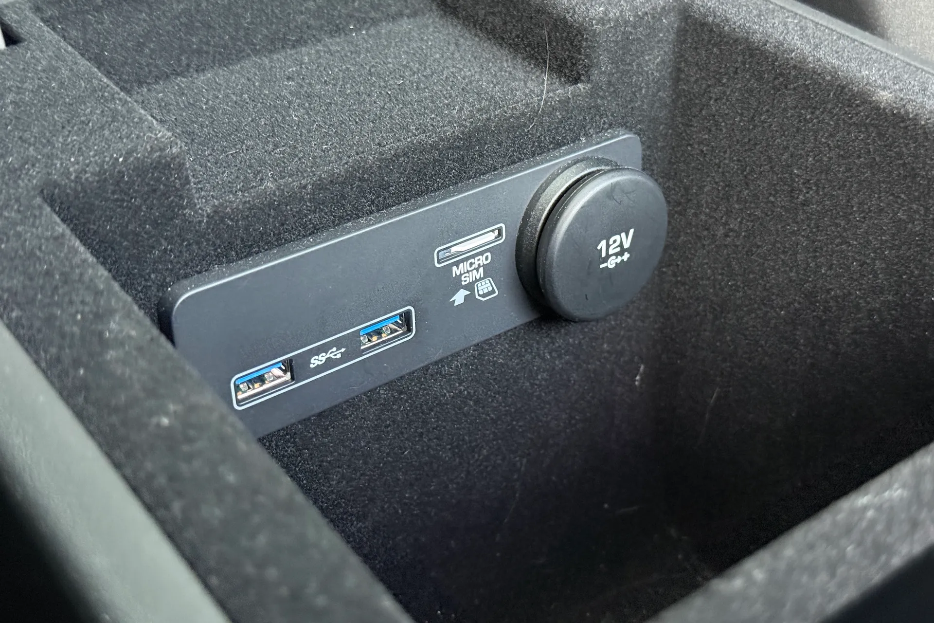 Jaguar F-PACE thumbnail image number 40