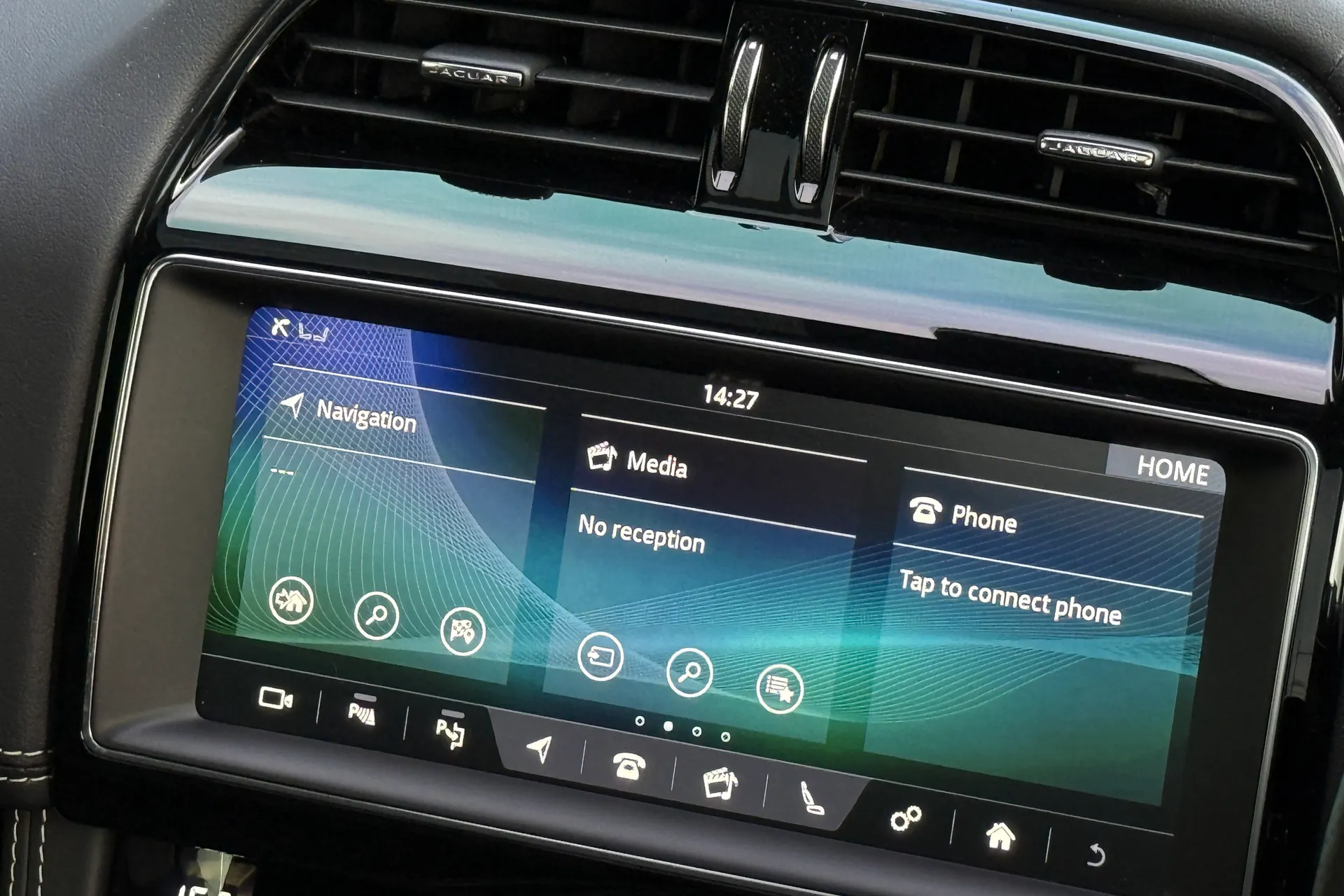 Jaguar F-PACE thumbnail image number 26