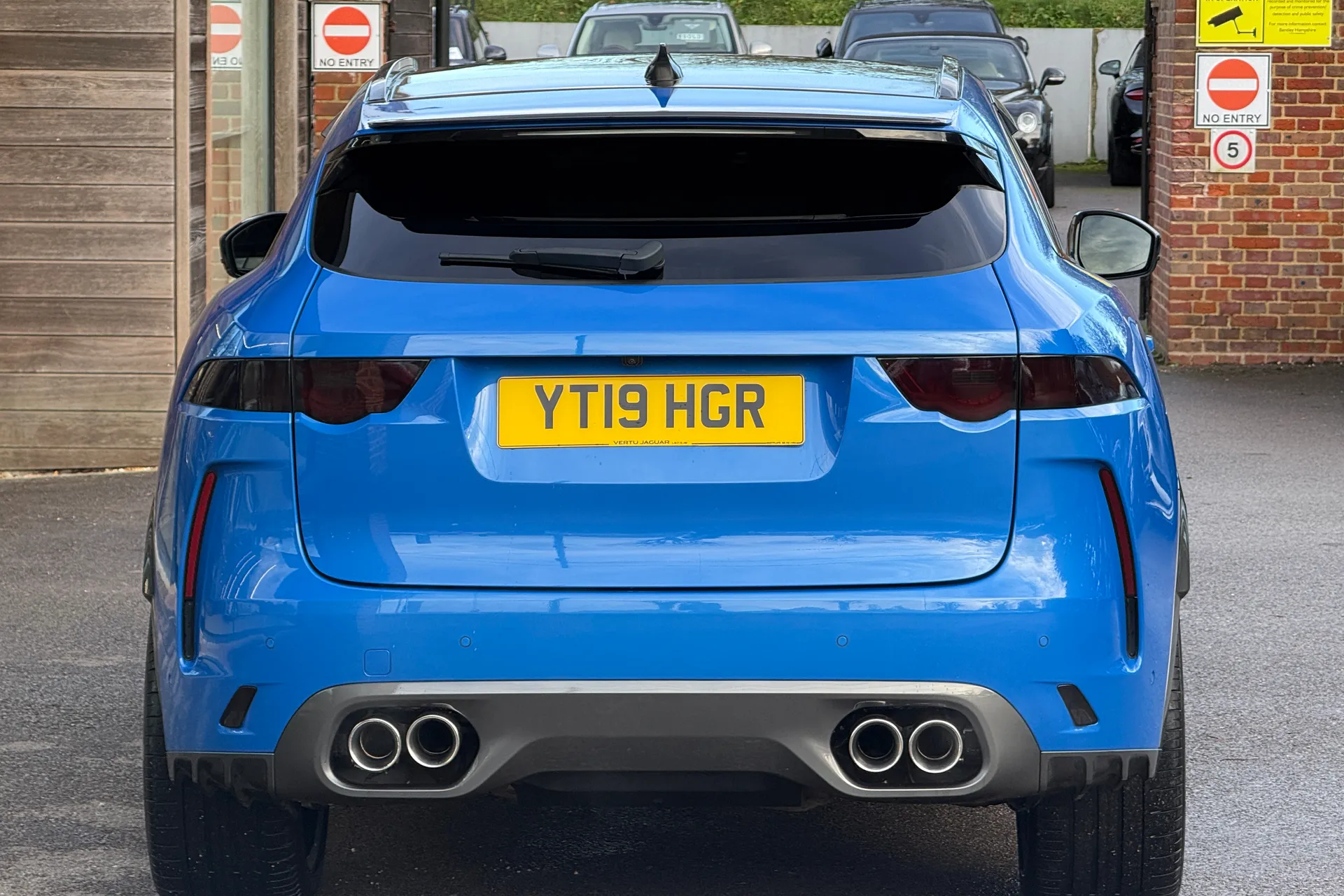 Jaguar F-PACE thumbnail image number 9