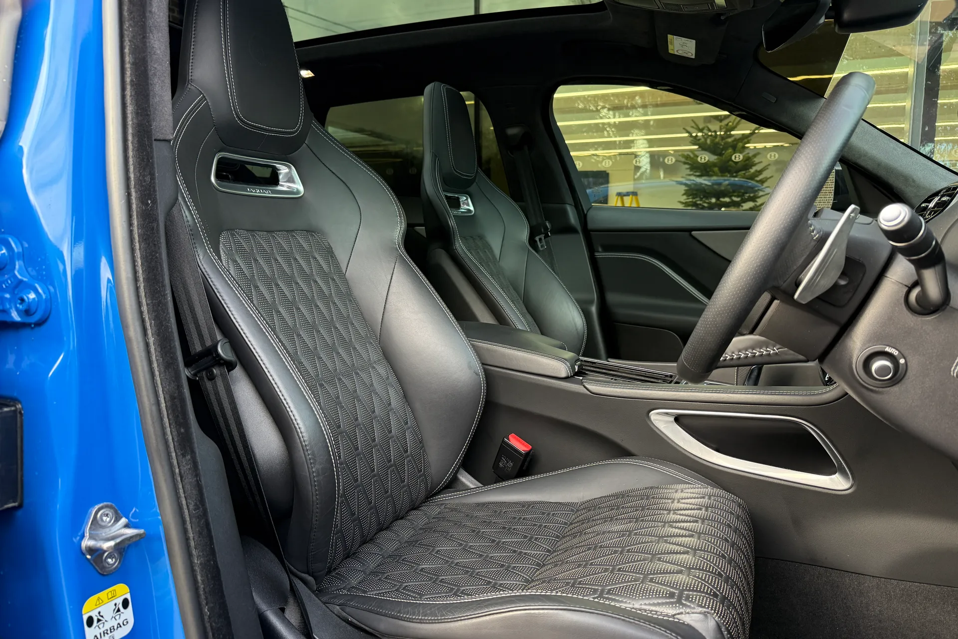 Jaguar F-PACE thumbnail image number 13