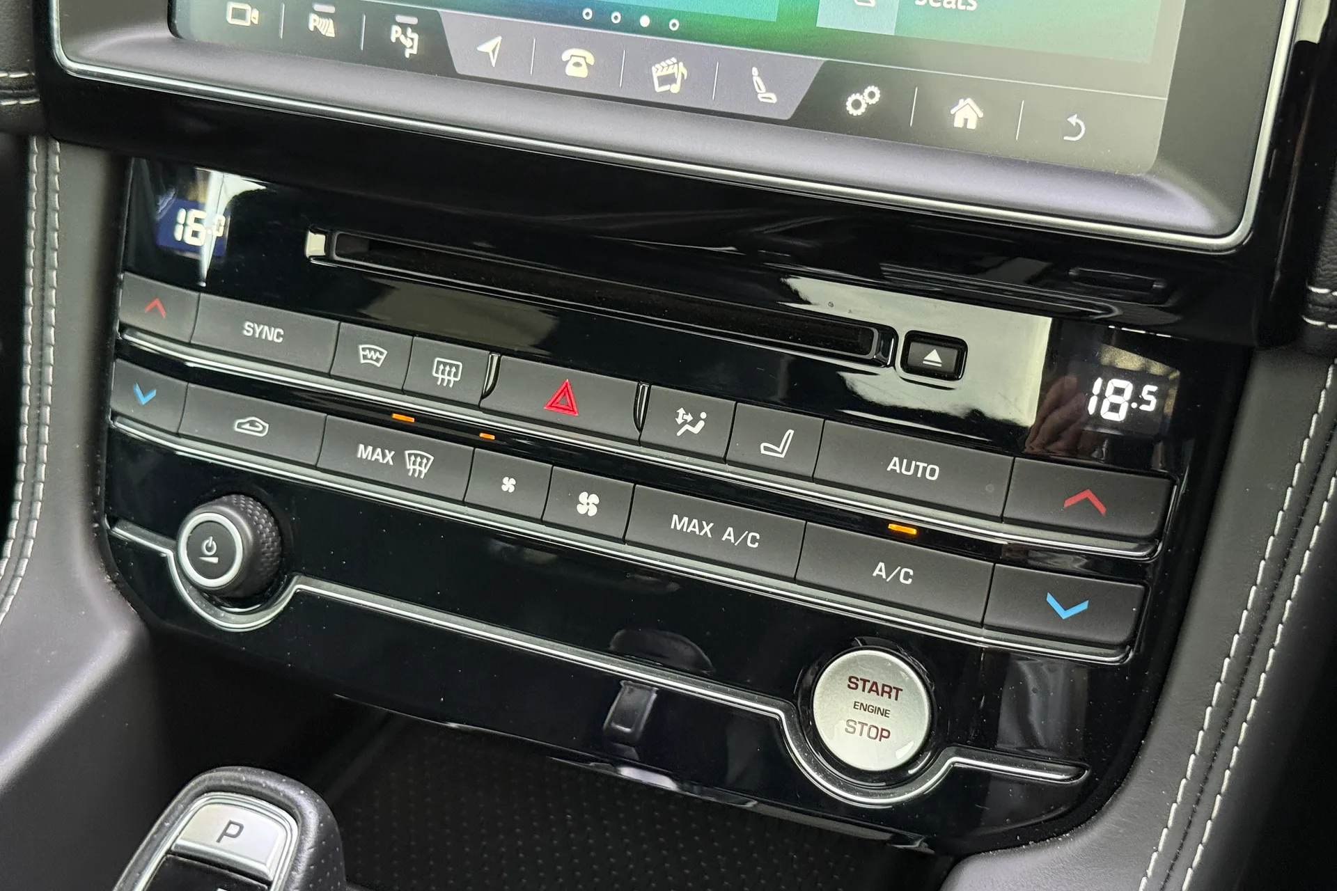 Jaguar F-PACE thumbnail image number 45