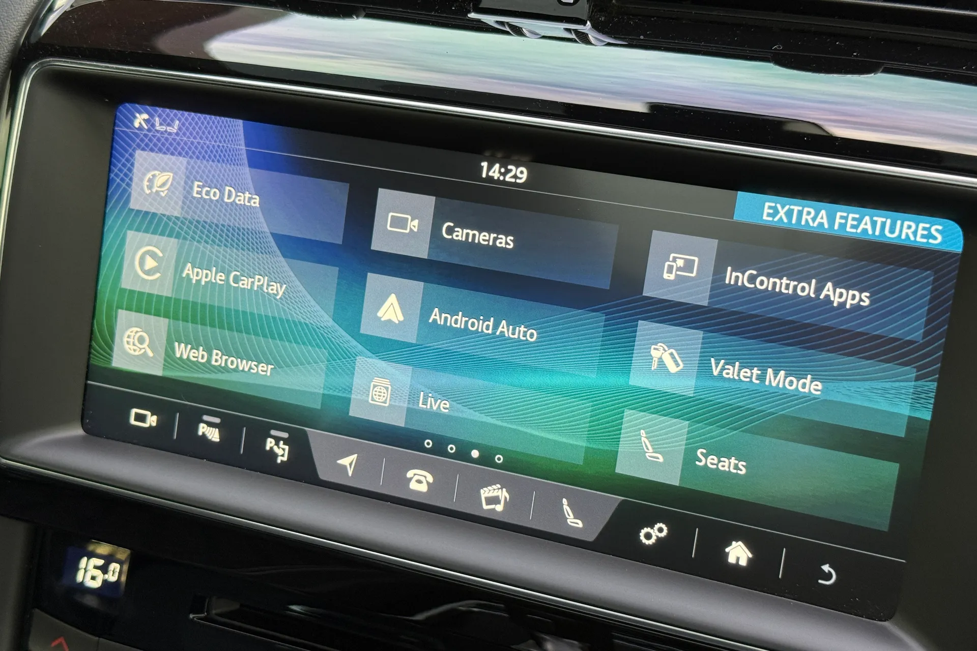 Jaguar F-PACE thumbnail image number 38