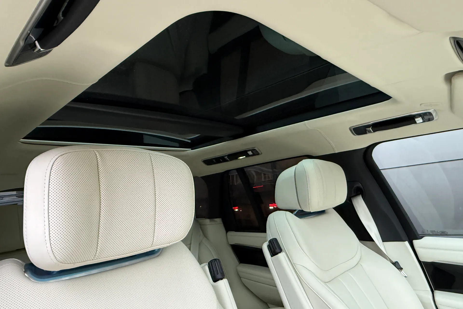 LAND ROVER RANGE ROVER thumbnail image number 9