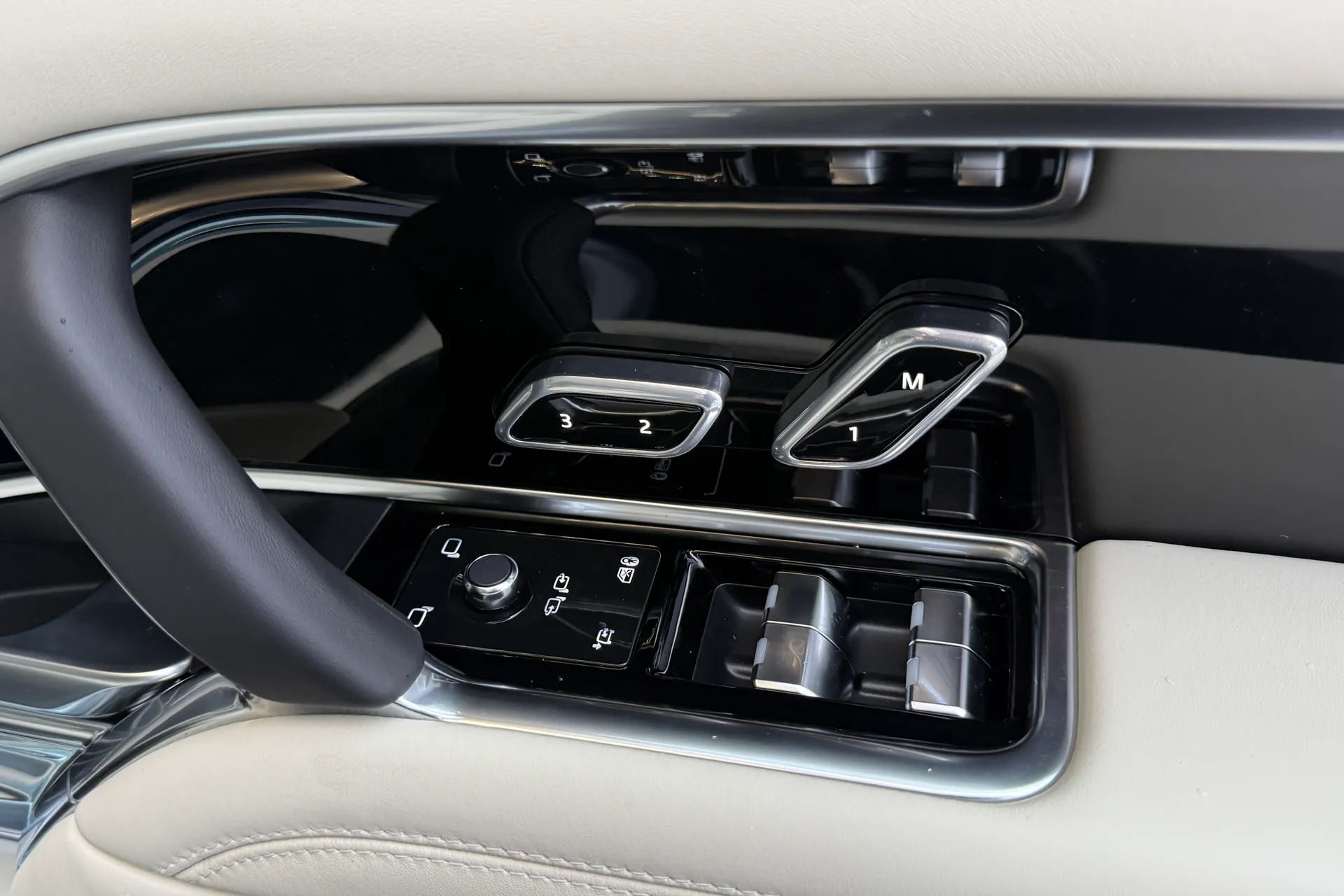 LAND ROVER RANGE ROVER thumbnail image number 53