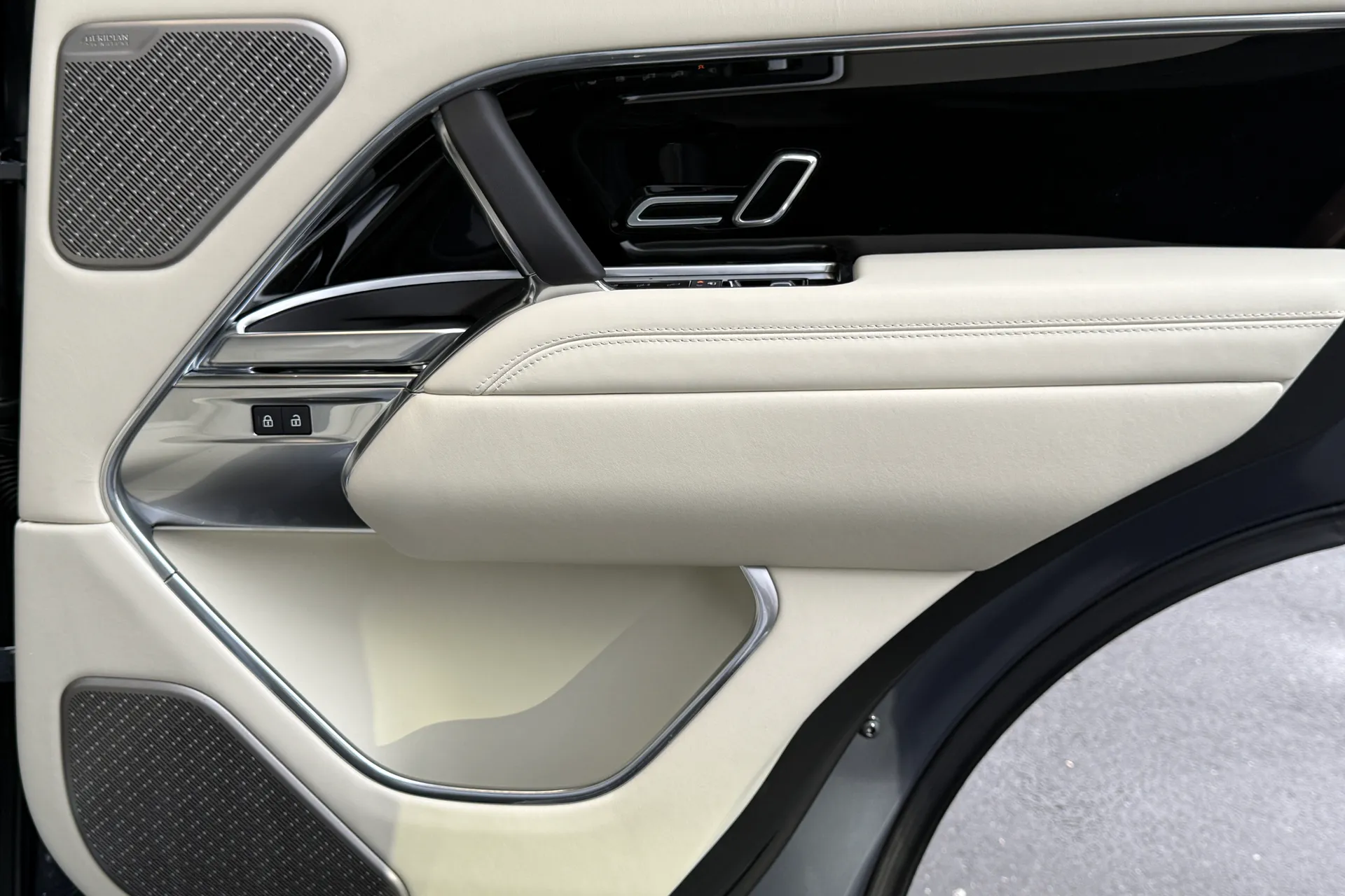 LAND ROVER RANGE ROVER thumbnail image number 61