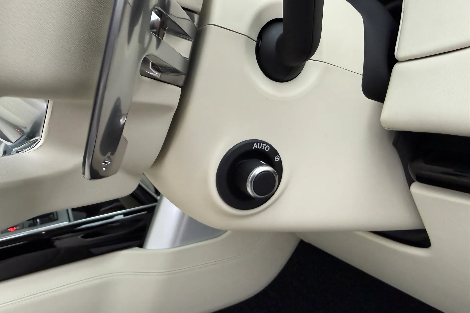 LAND ROVER RANGE ROVER thumbnail image number 28