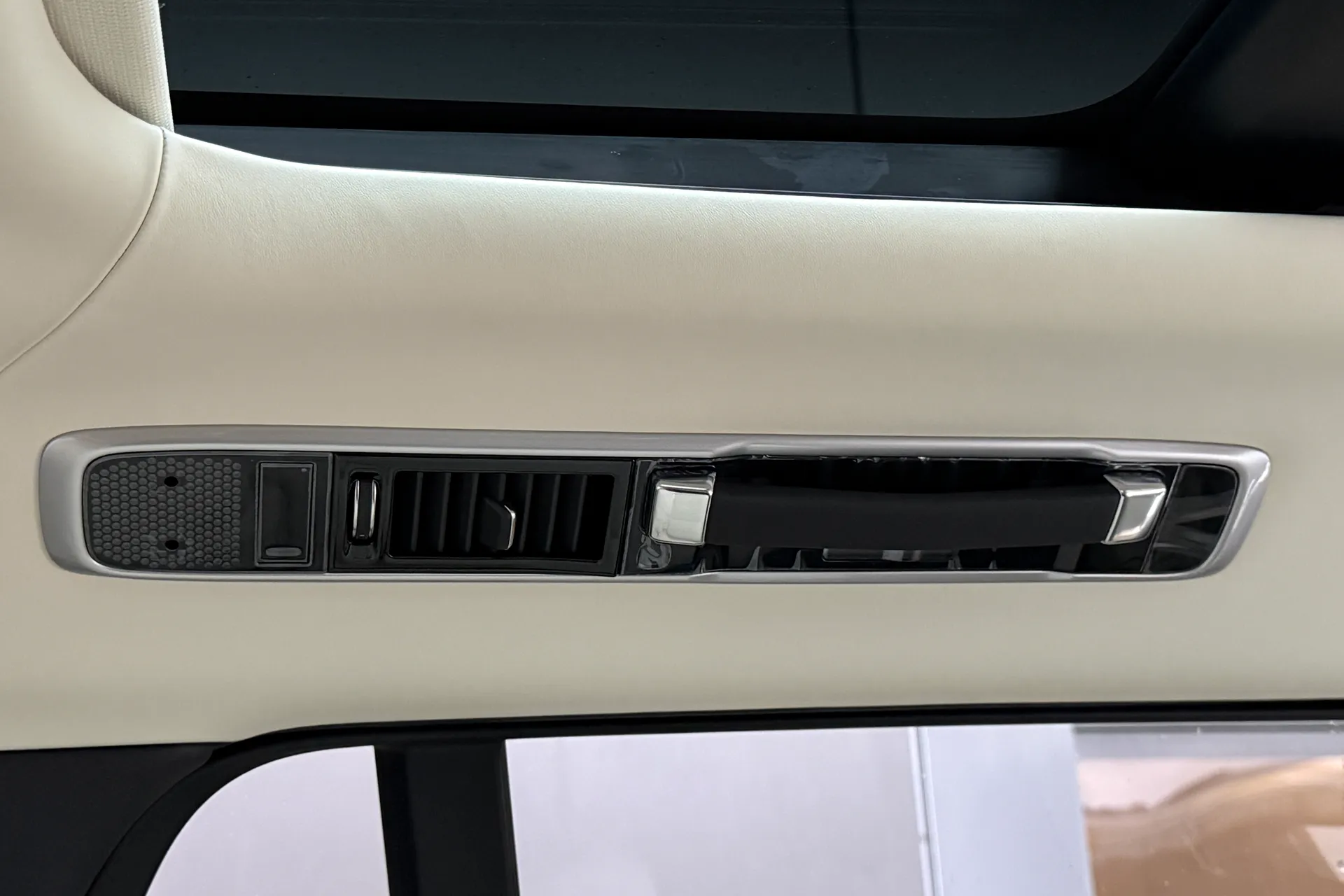 LAND ROVER RANGE ROVER thumbnail image number 60