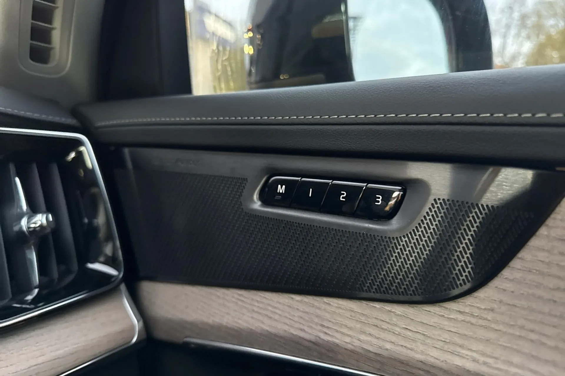 Volvo XC90 thumbnail image number 45