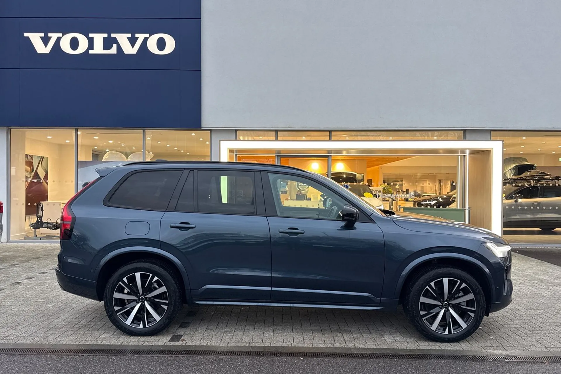 Volvo XC90 thumbnail image number 2