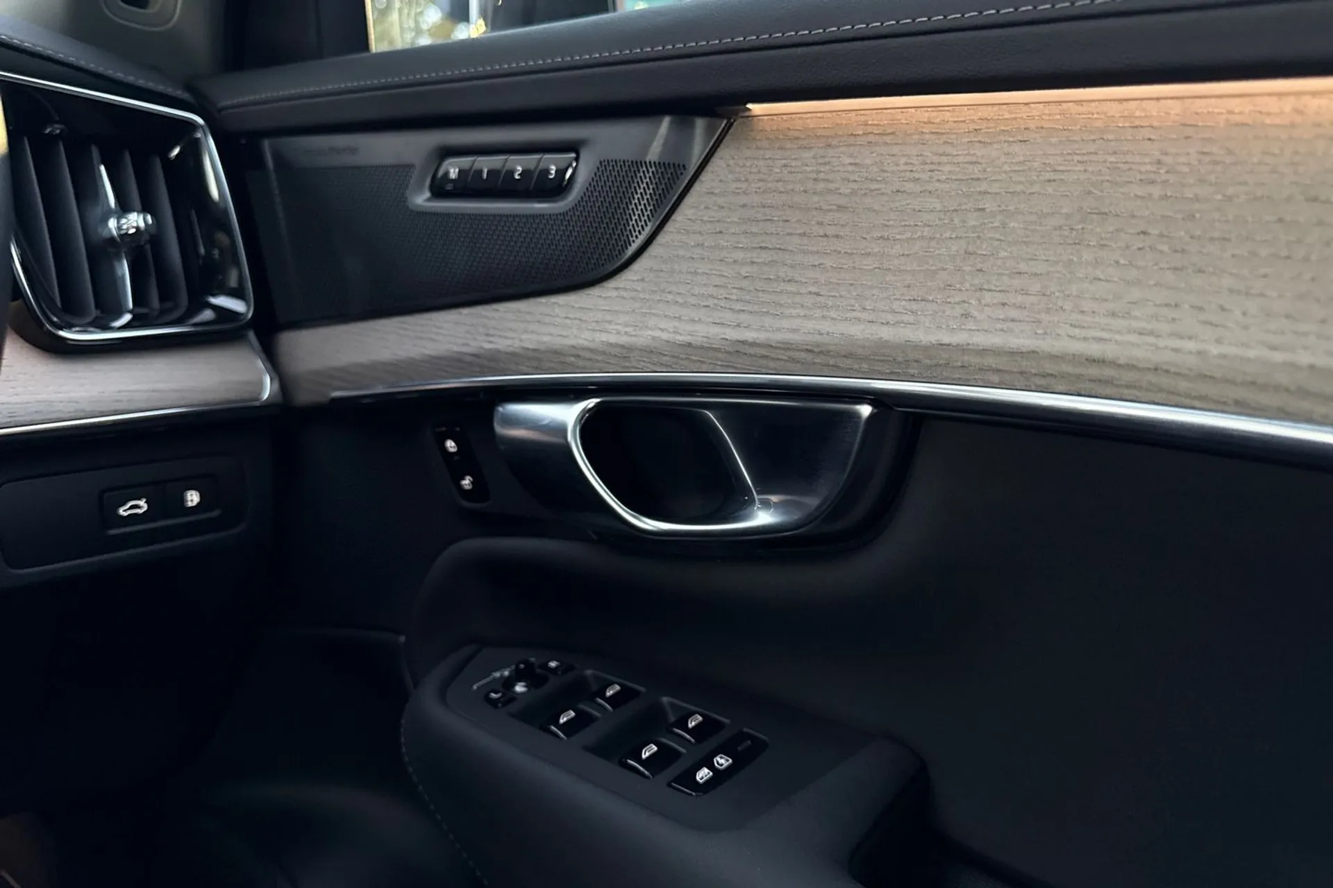 Volvo XC90 thumbnail image number 44