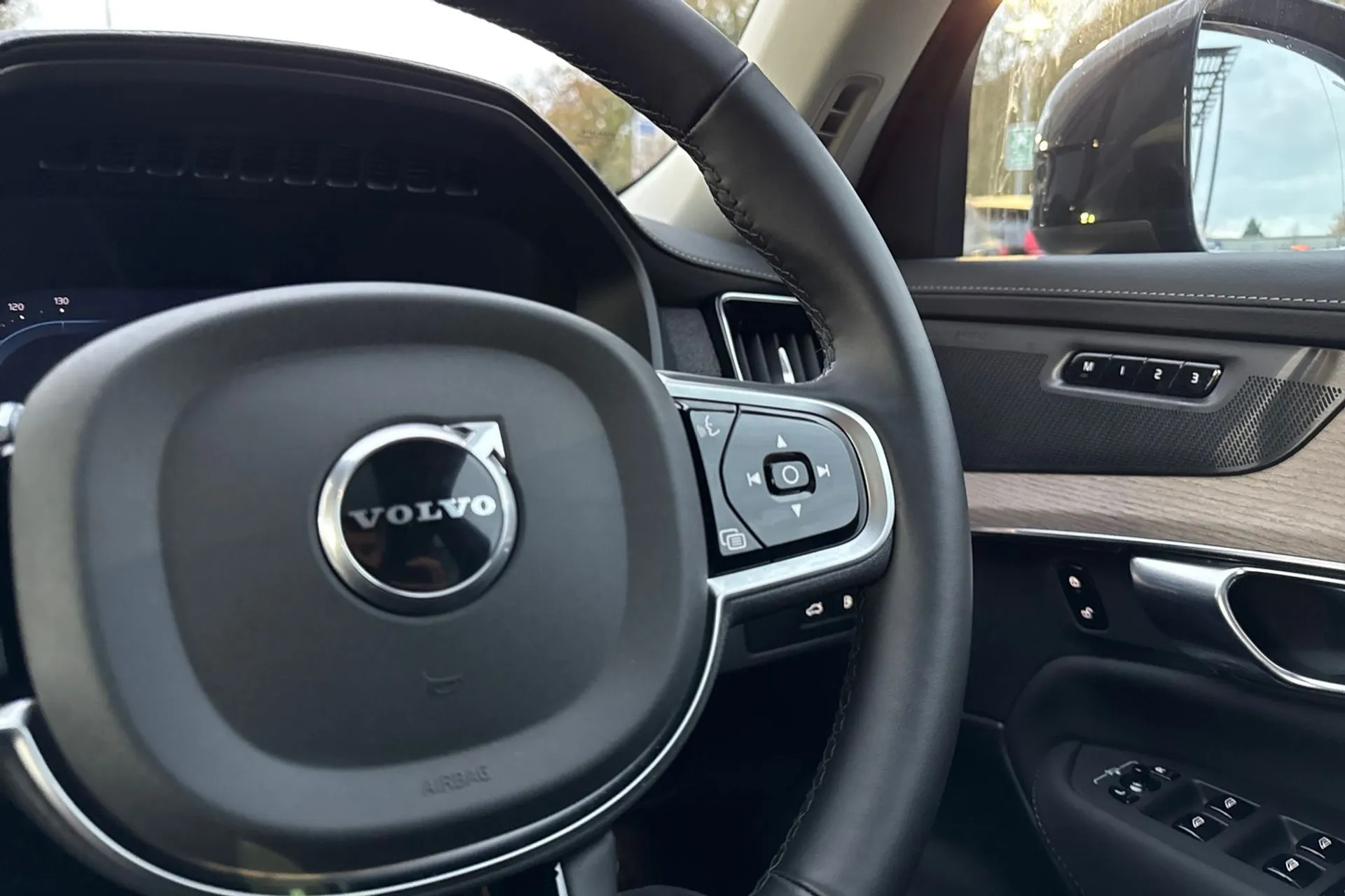 Volvo XC90 thumbnail image number 39