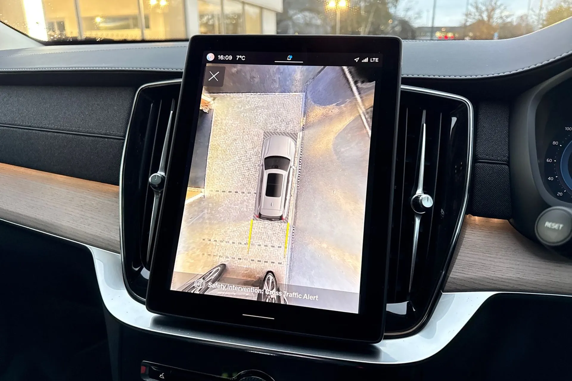 Volvo XC90 thumbnail image number 4