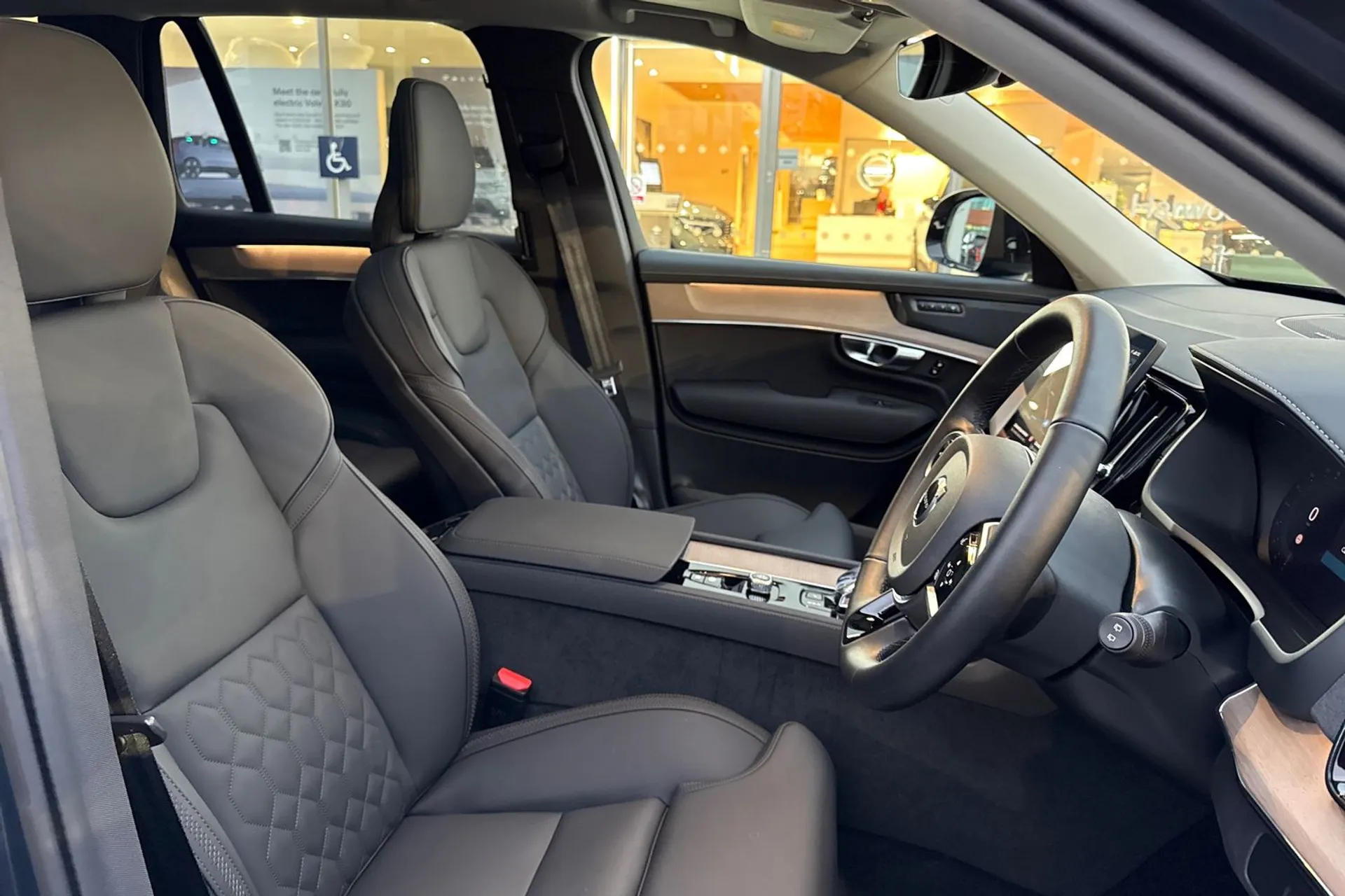 Volvo XC90 thumbnail image number 28