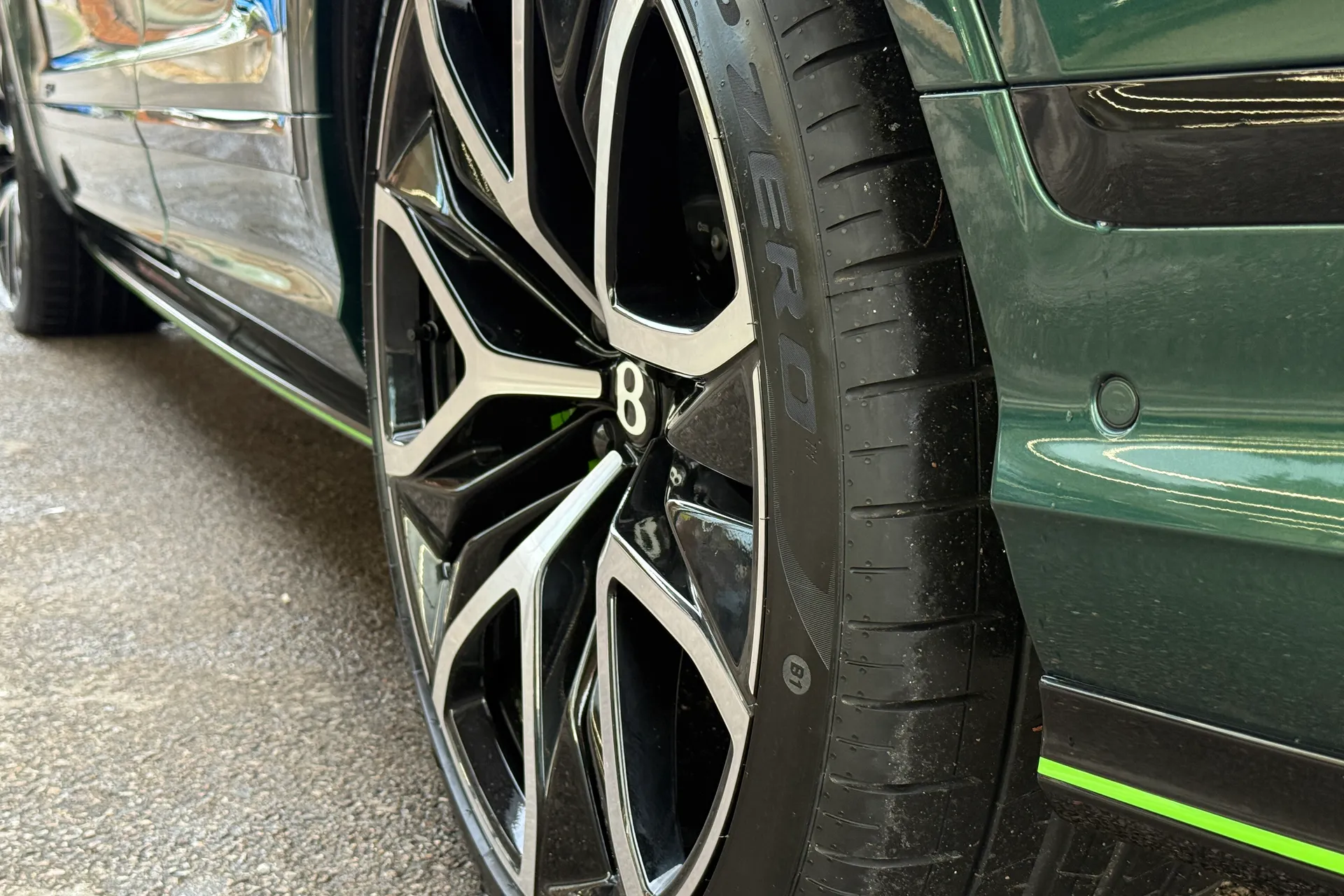 Bentley BENTAYGA thumbnail image number 16