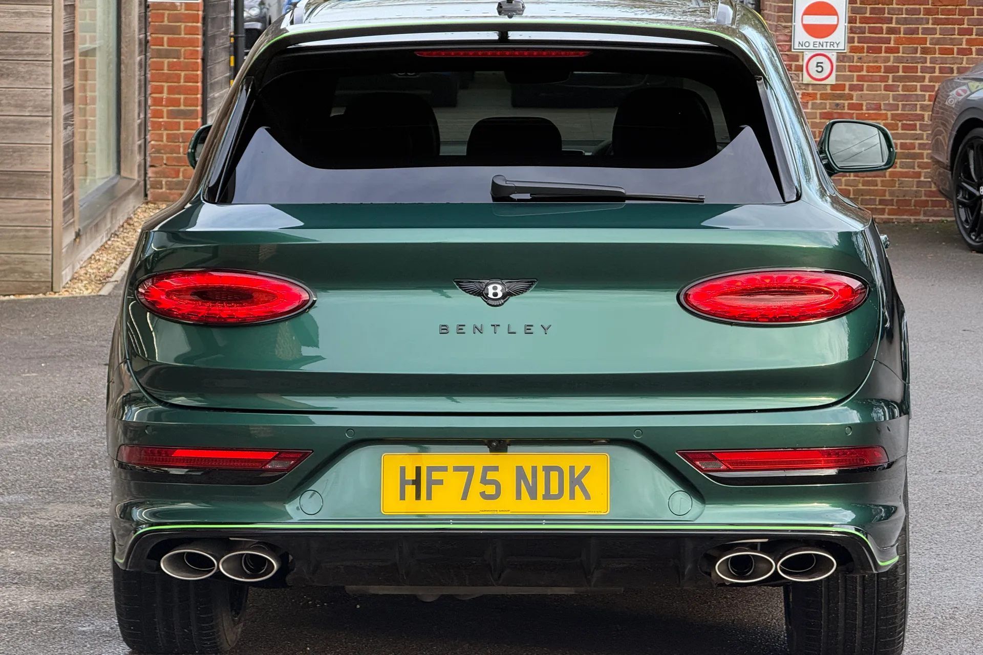 Bentley BENTAYGA thumbnail image number 14