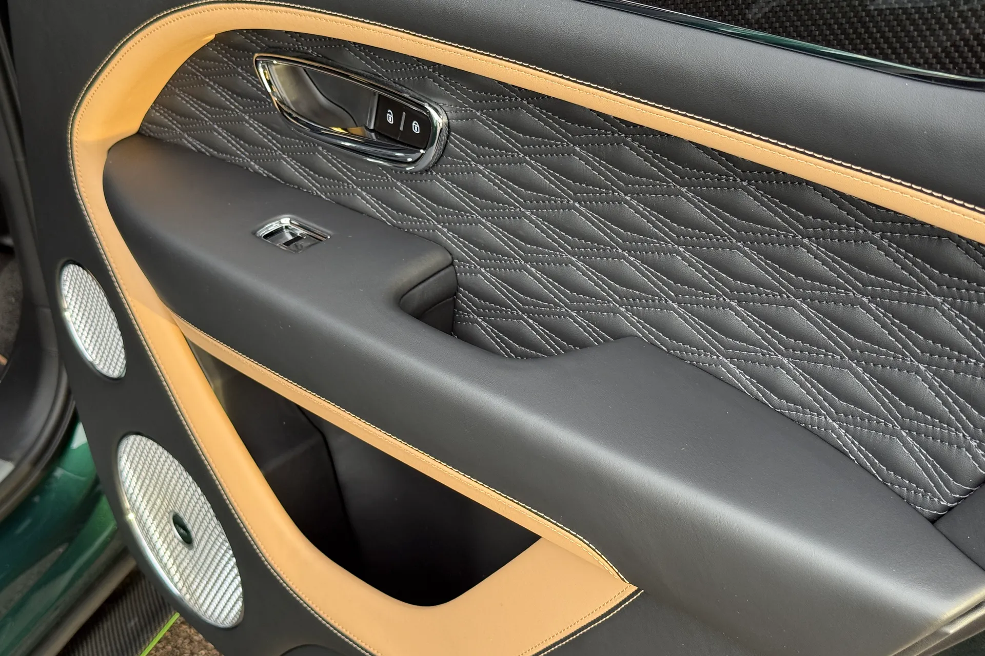 Bentley BENTAYGA thumbnail image number 26