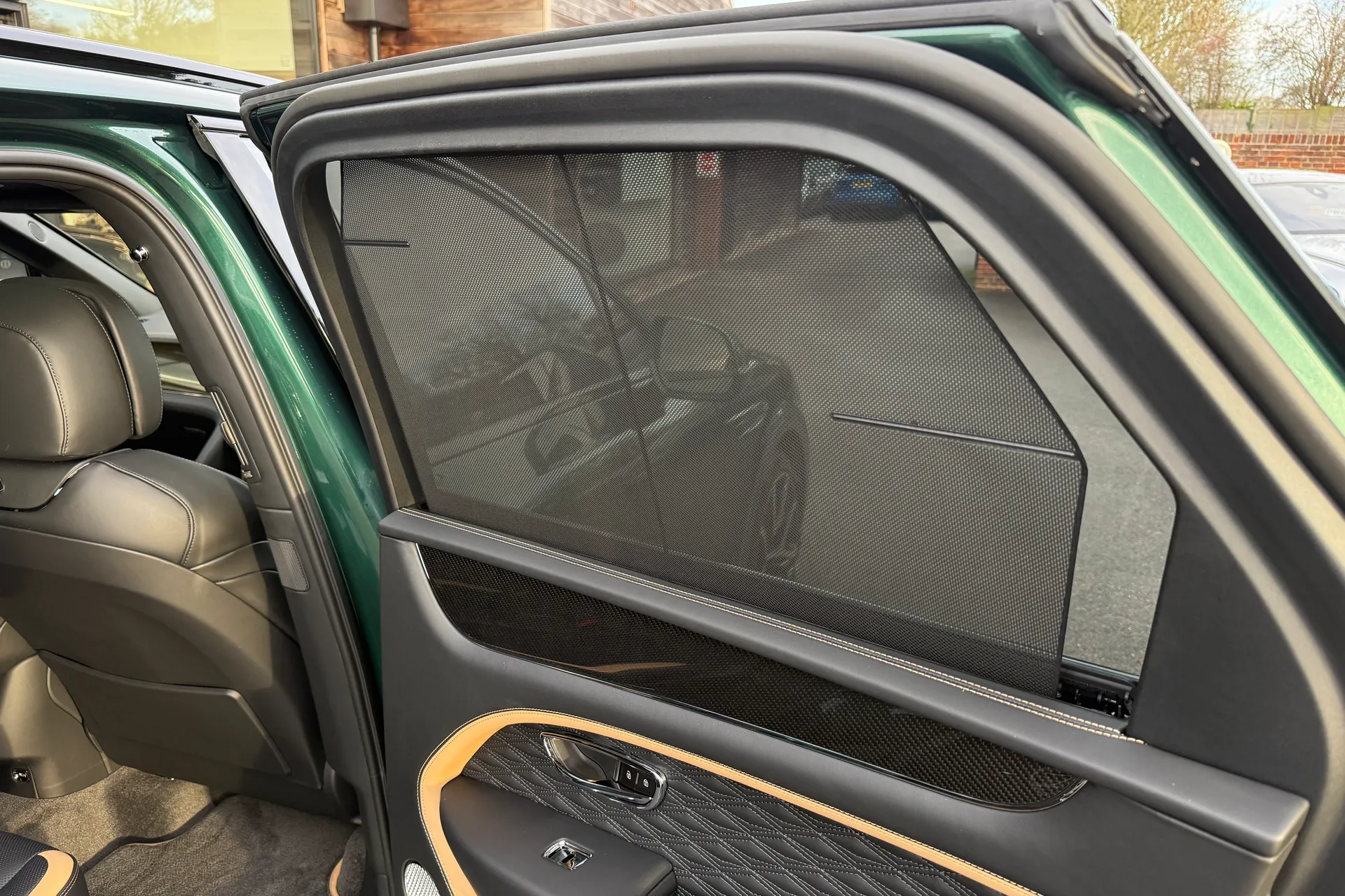 Bentley BENTAYGA thumbnail image number 32