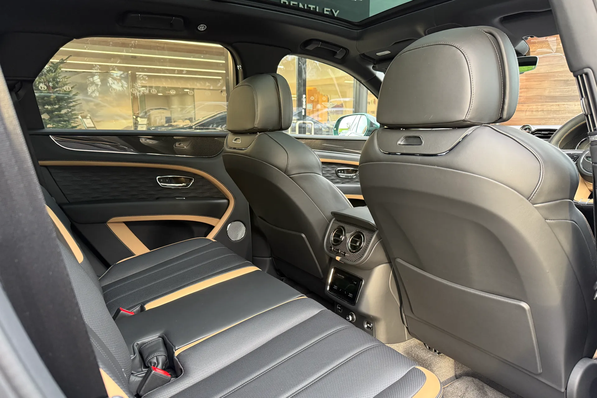 Bentley BENTAYGA thumbnail image number 27