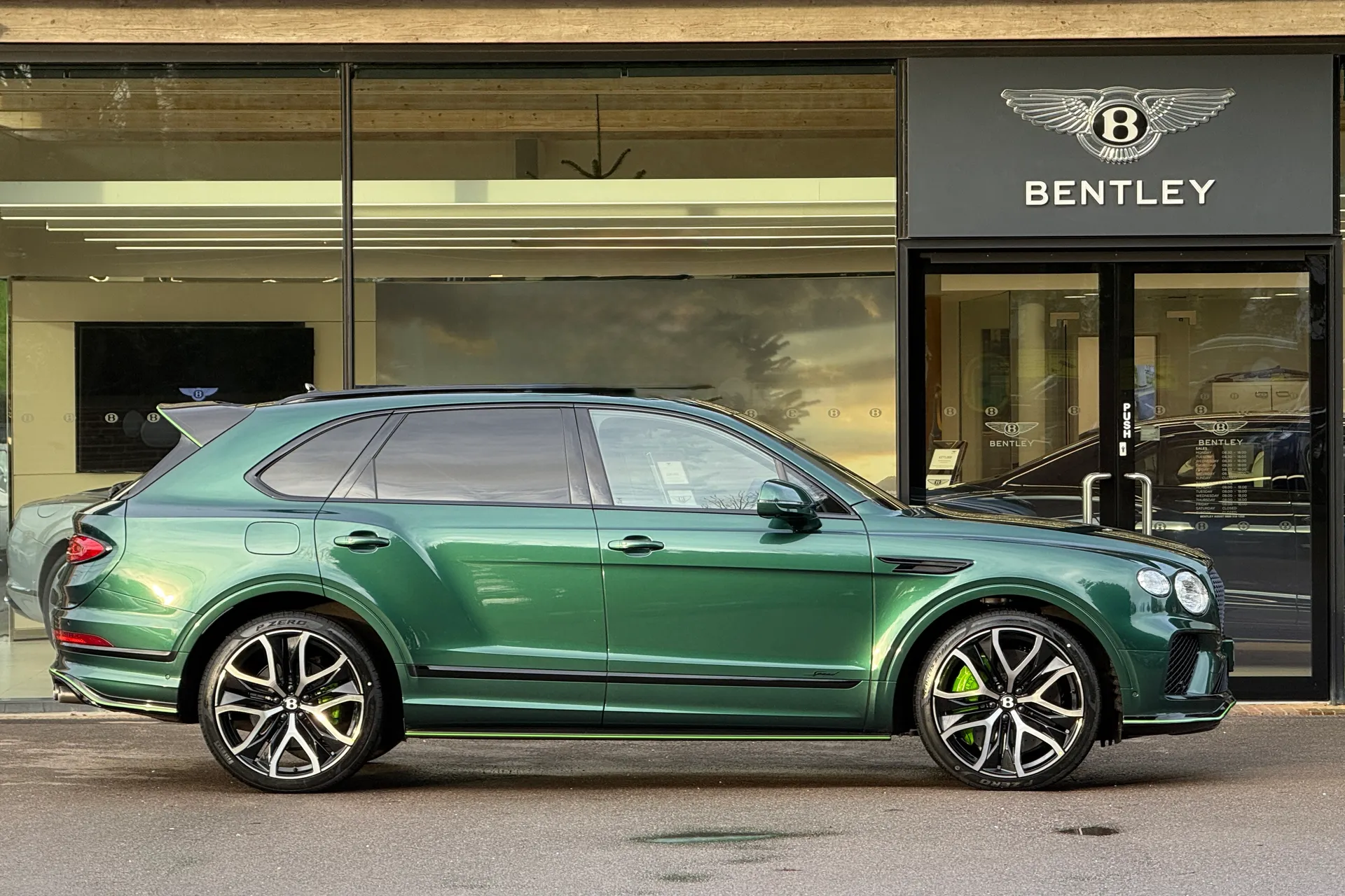 Bentley BENTAYGA thumbnail image number 2