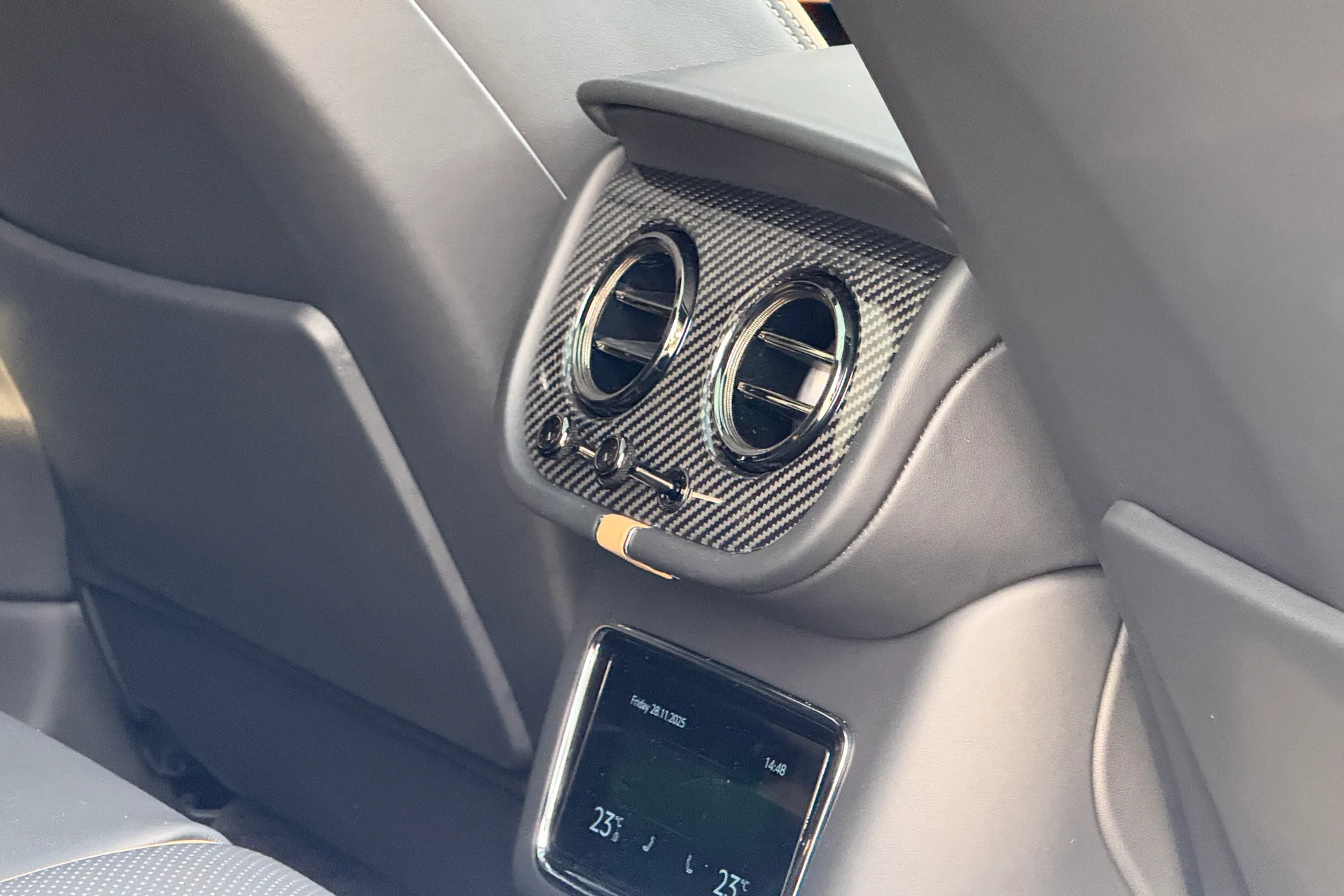 Bentley BENTAYGA thumbnail image number 29