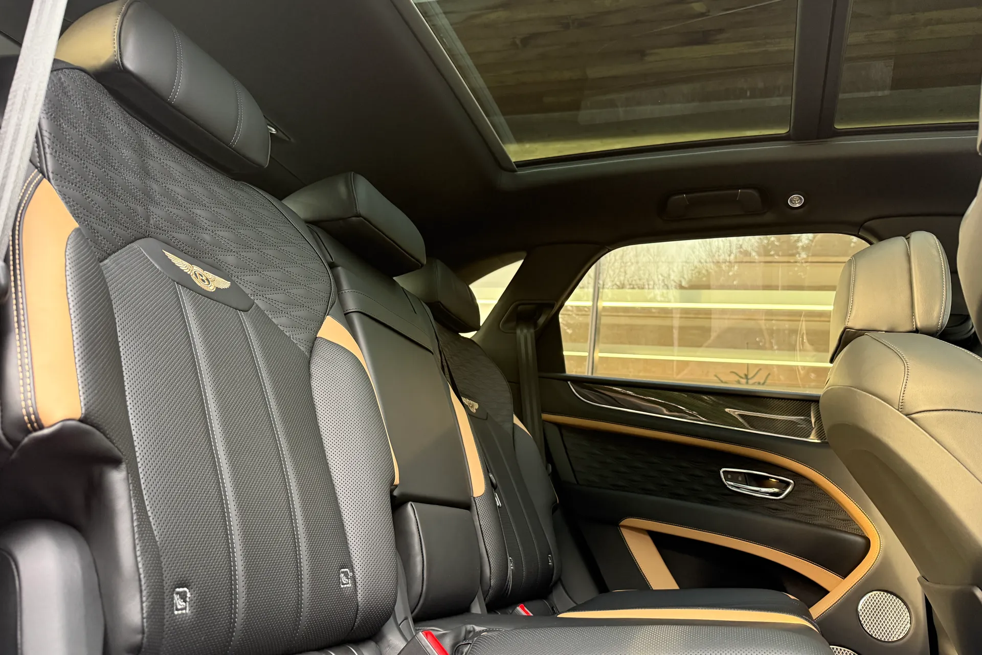 Bentley BENTAYGA thumbnail image number 28