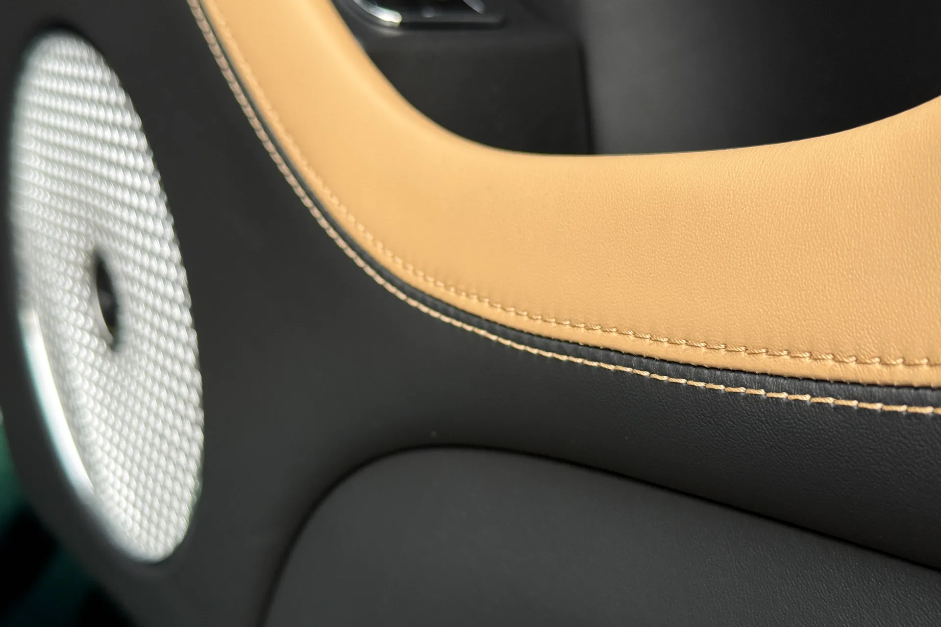 Bentley BENTAYGA thumbnail image number 22