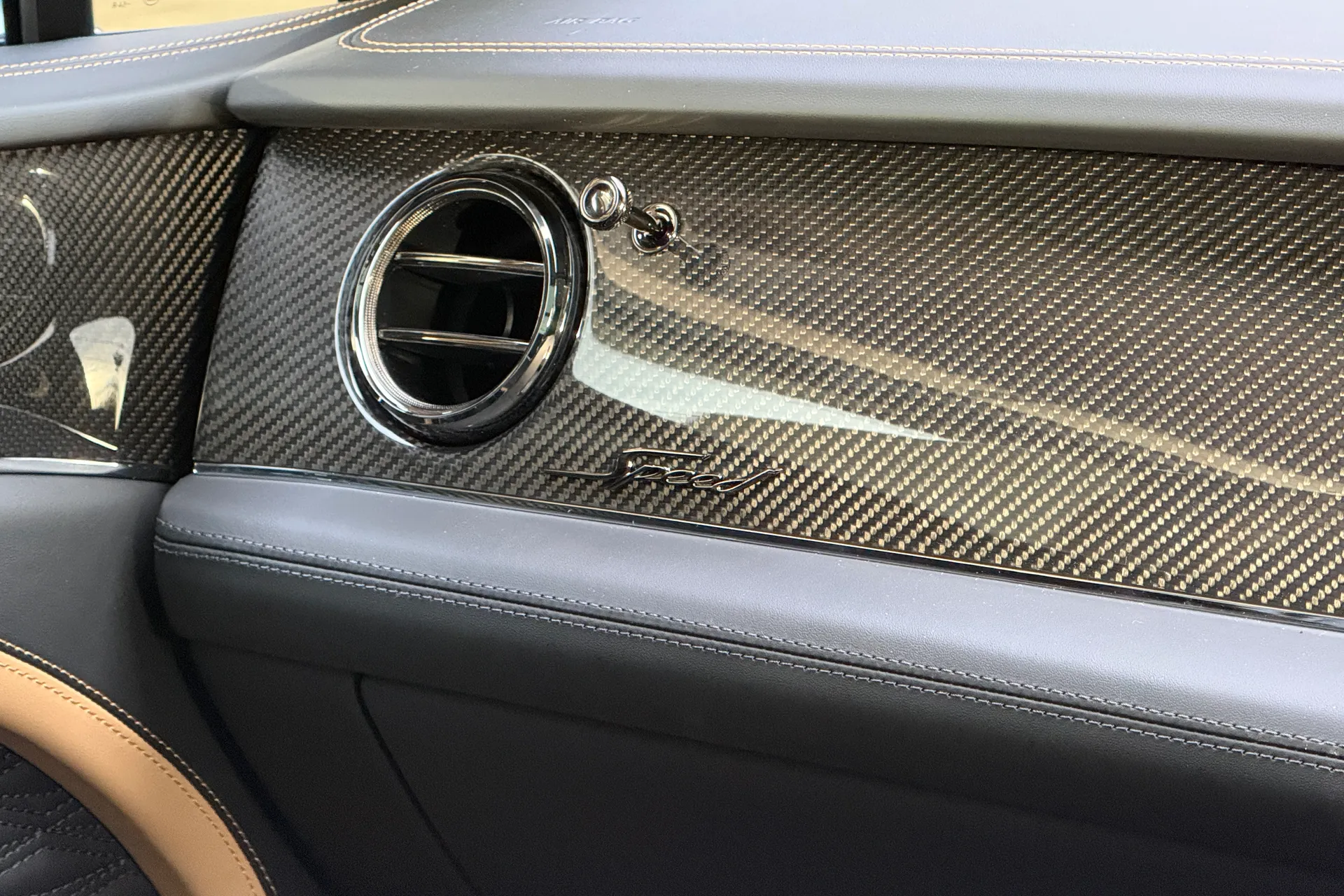 Bentley BENTAYGA thumbnail image number 34