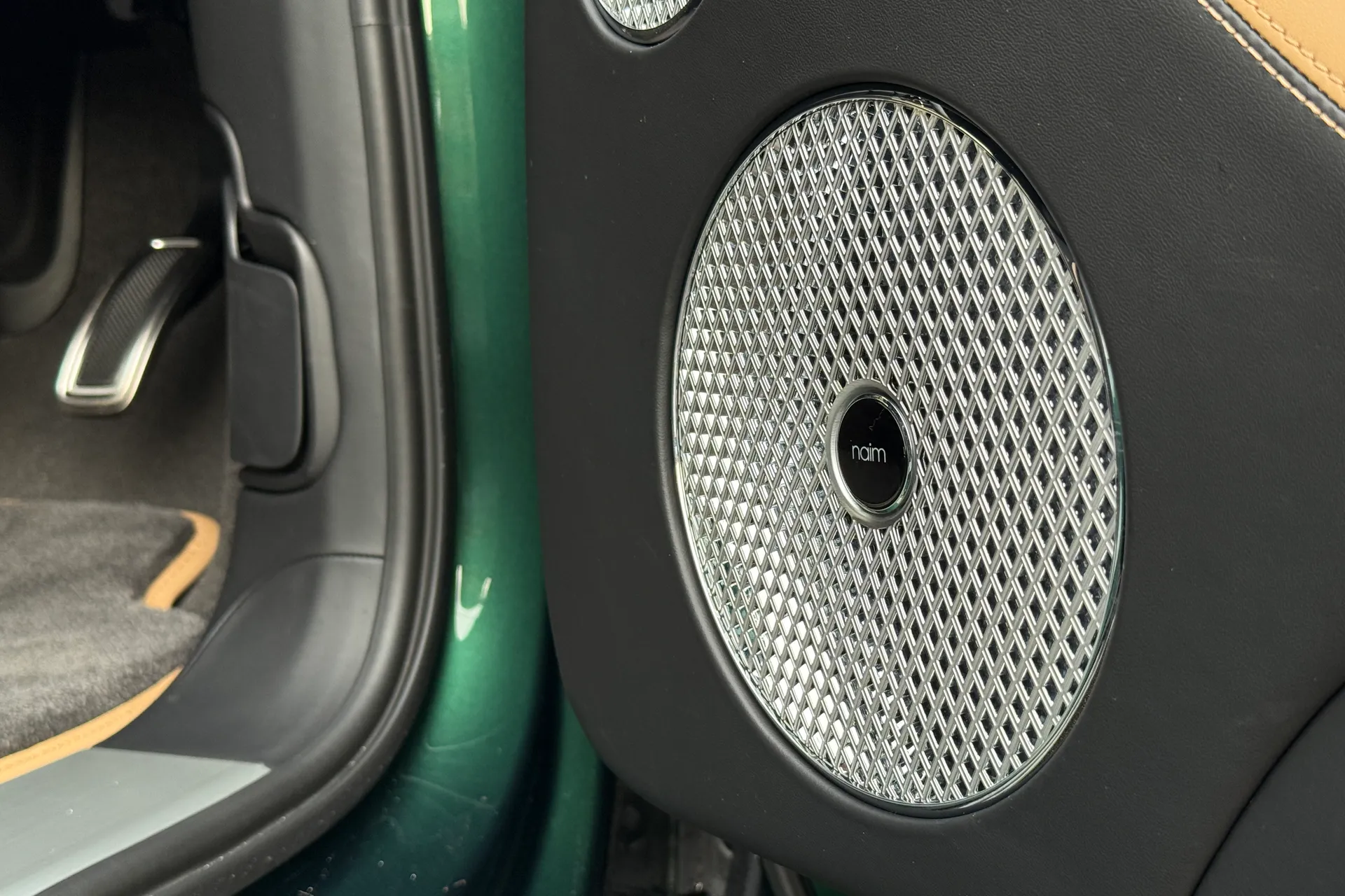 Bentley BENTAYGA thumbnail image number 21