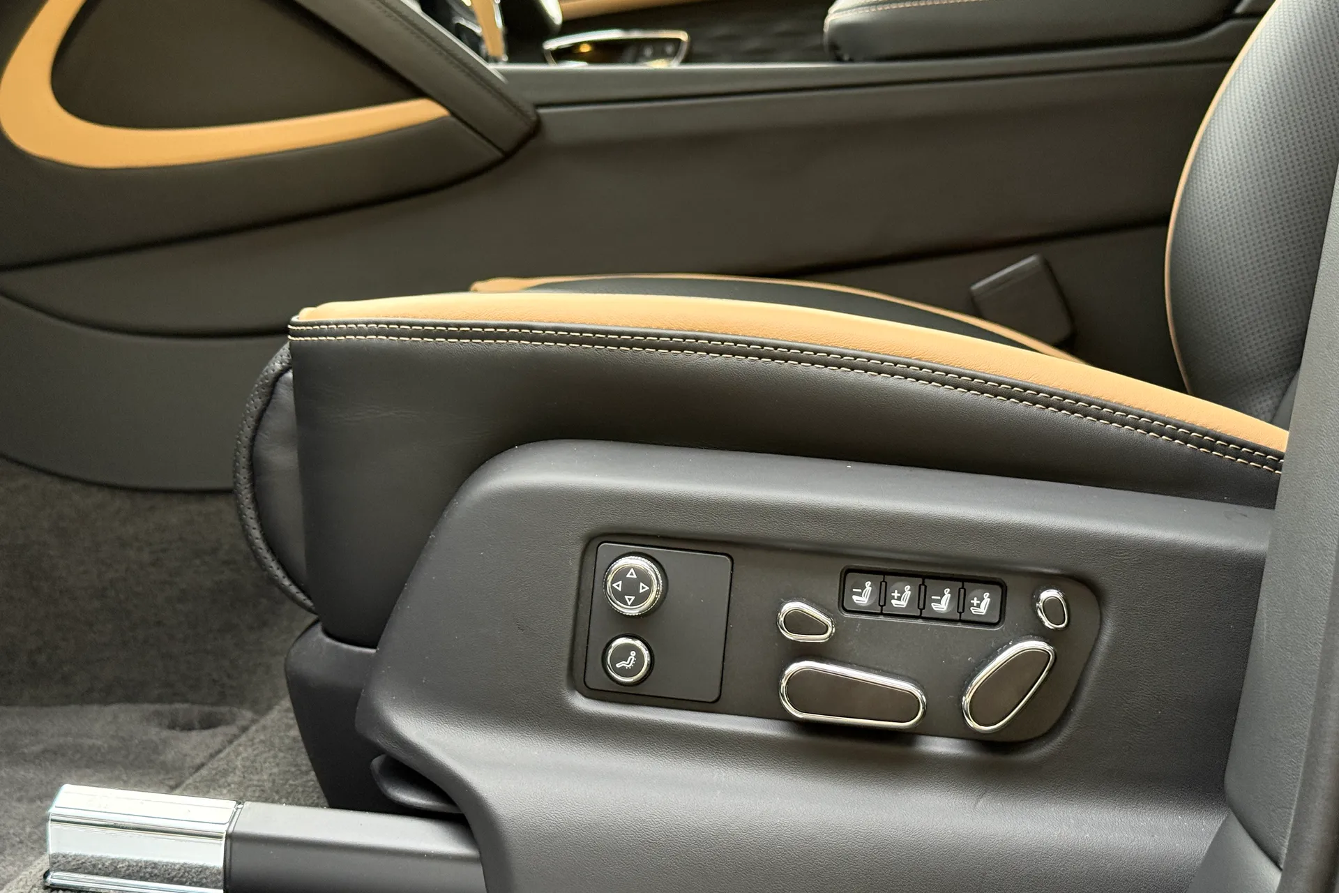 Bentley BENTAYGA thumbnail image number 44