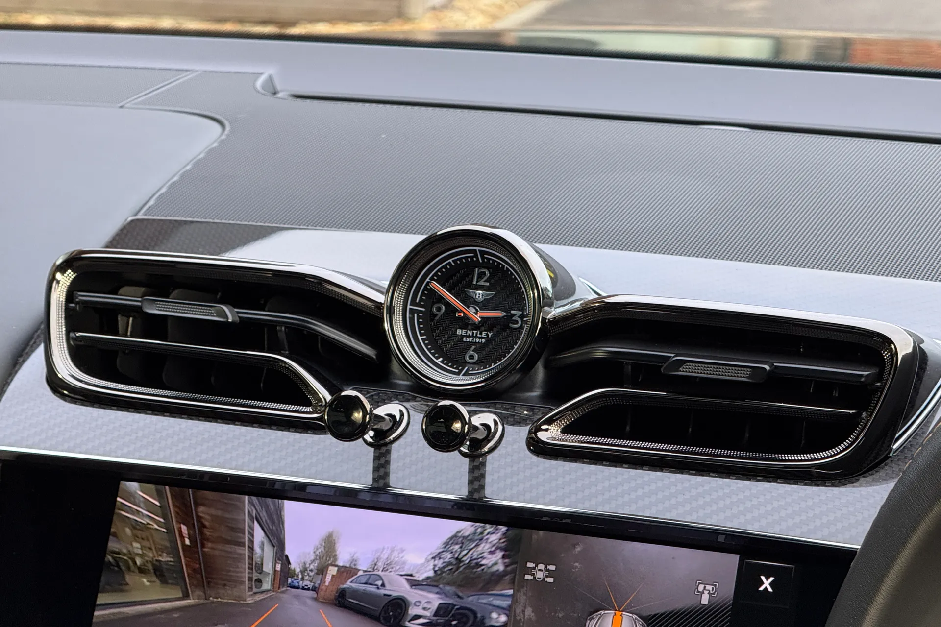 Bentley BENTAYGA thumbnail image number 39