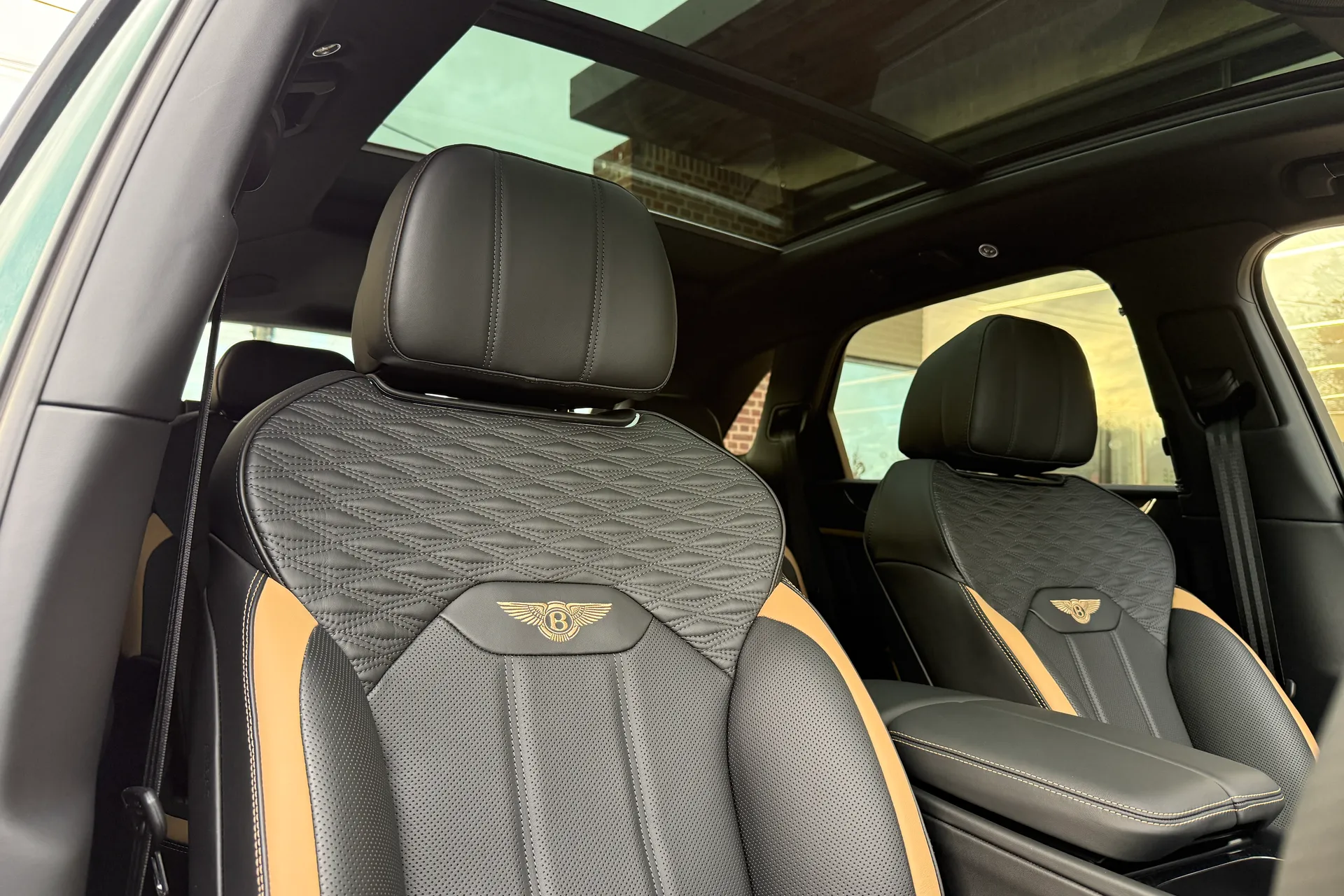 Bentley BENTAYGA thumbnail image number 25