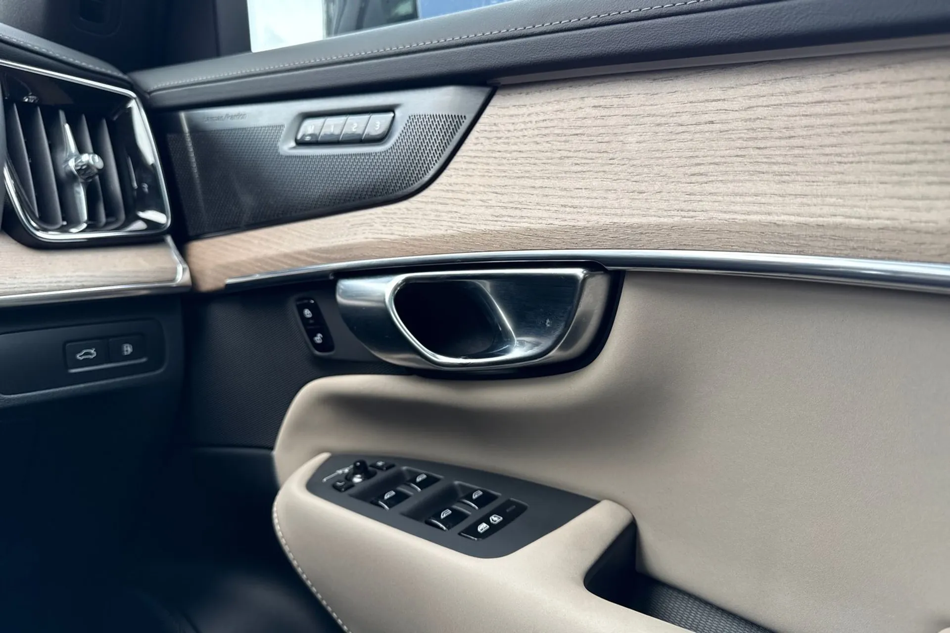 Volvo XC90 thumbnail image number 43