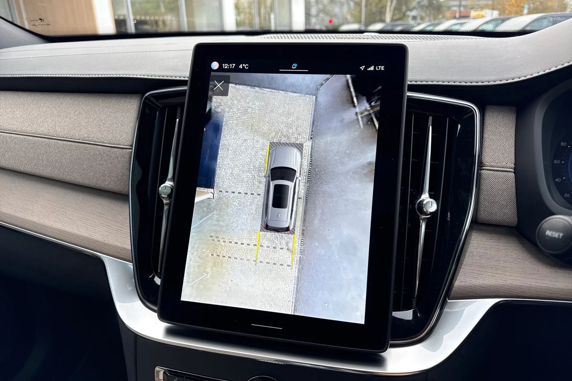 Volvo XC90 thumbnail image number 4