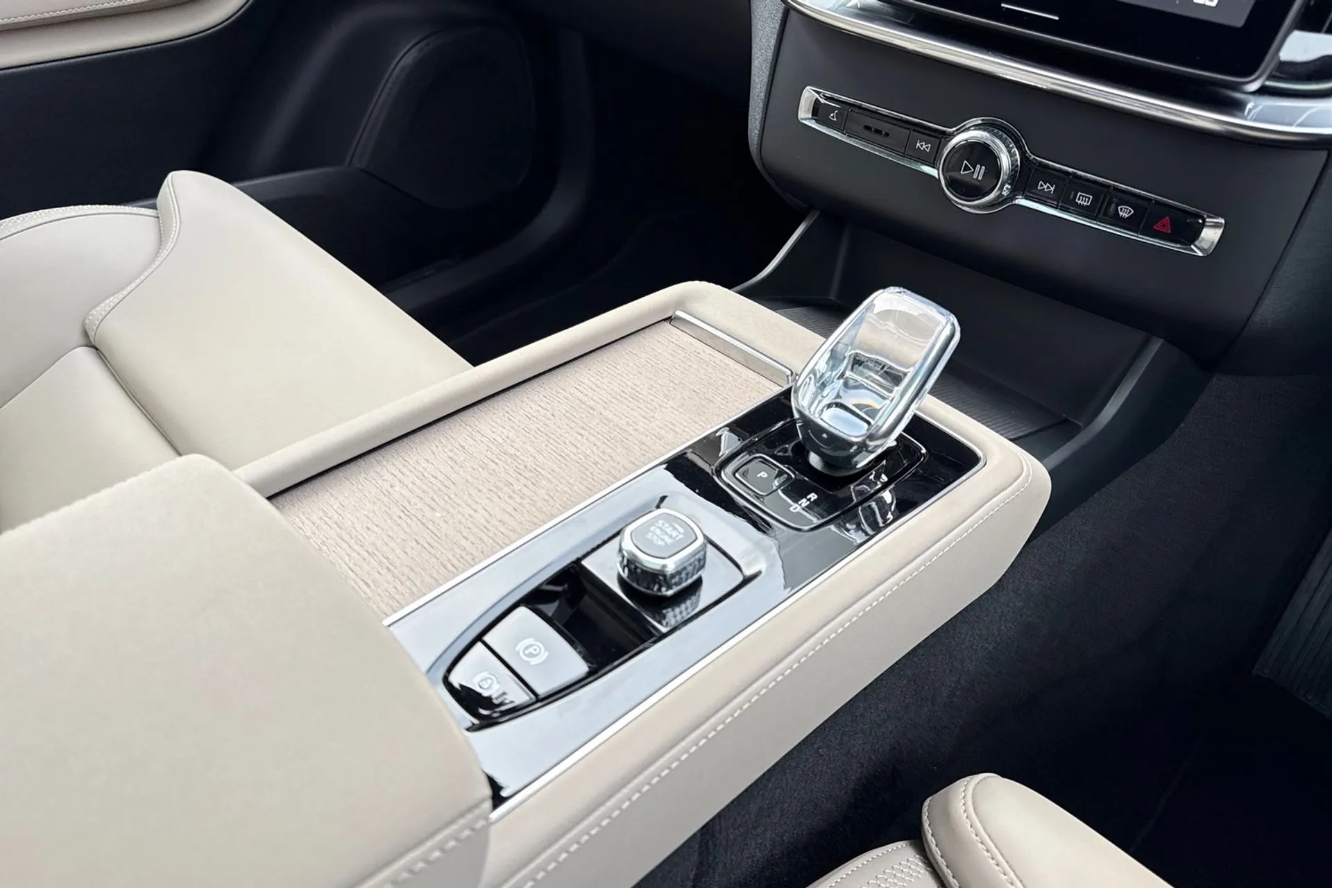 Volvo XC90 thumbnail image number 45