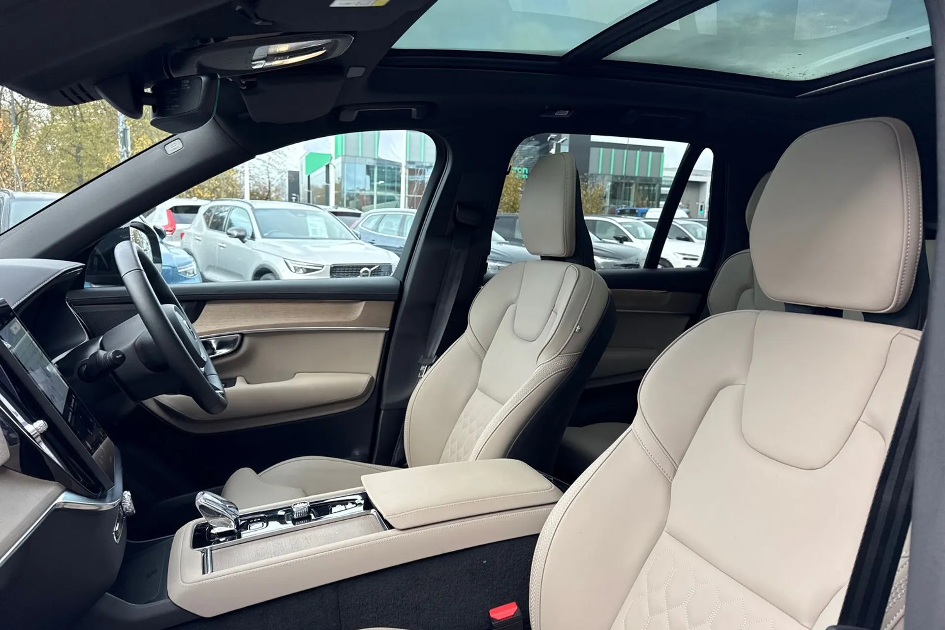 Volvo XC90 thumbnail image number 29