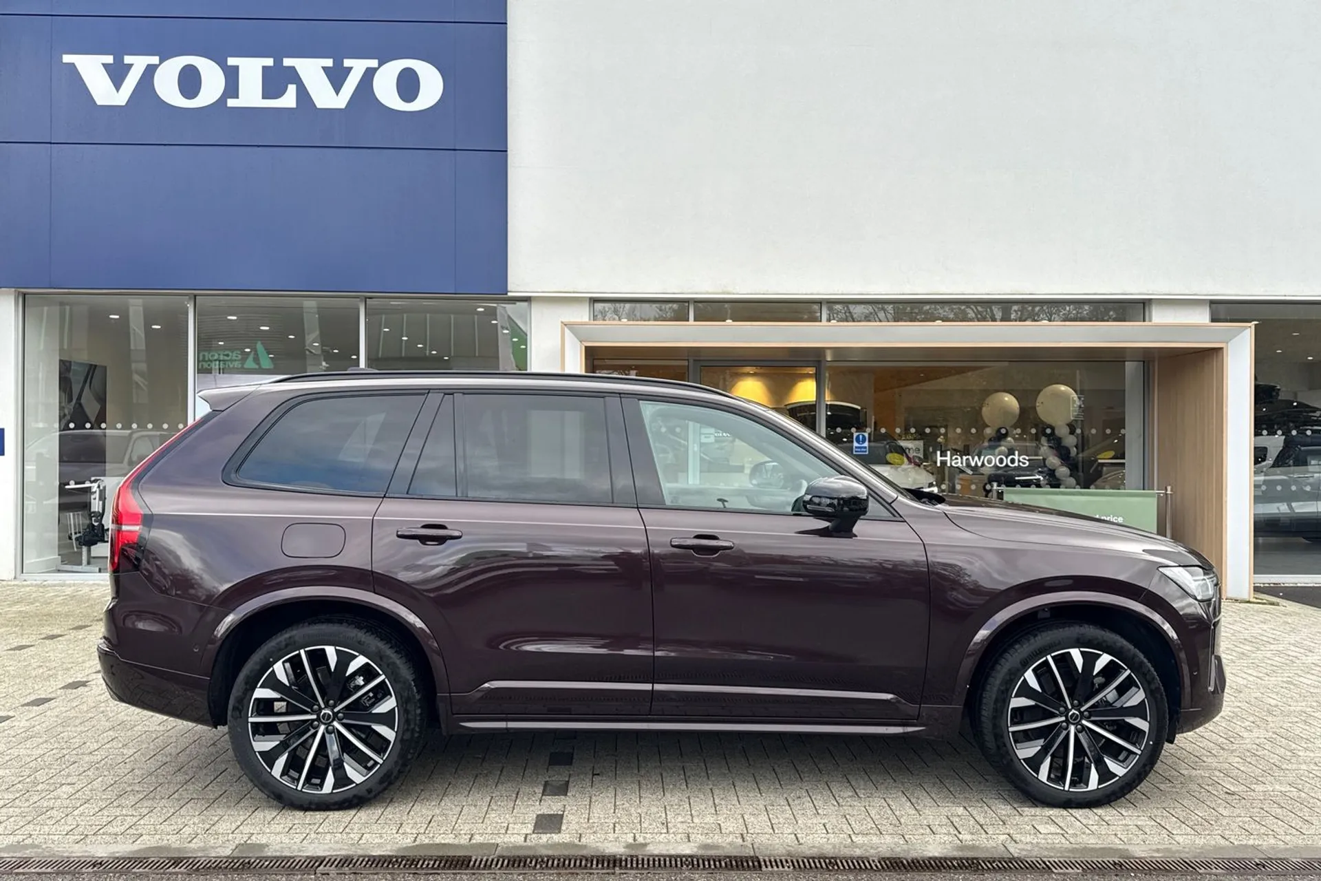 Volvo XC90 thumbnail image number 2