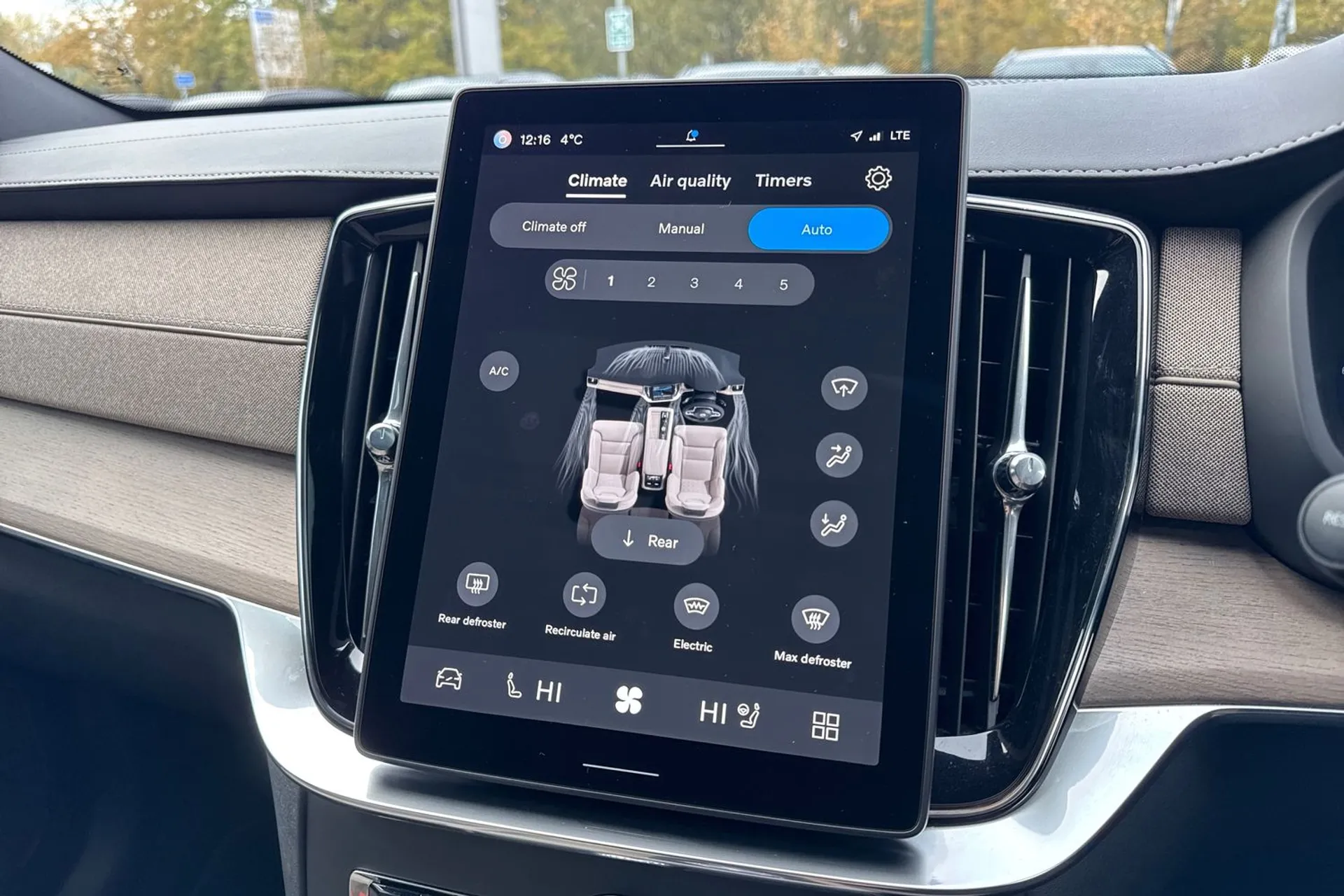 Volvo XC90 thumbnail image number 40