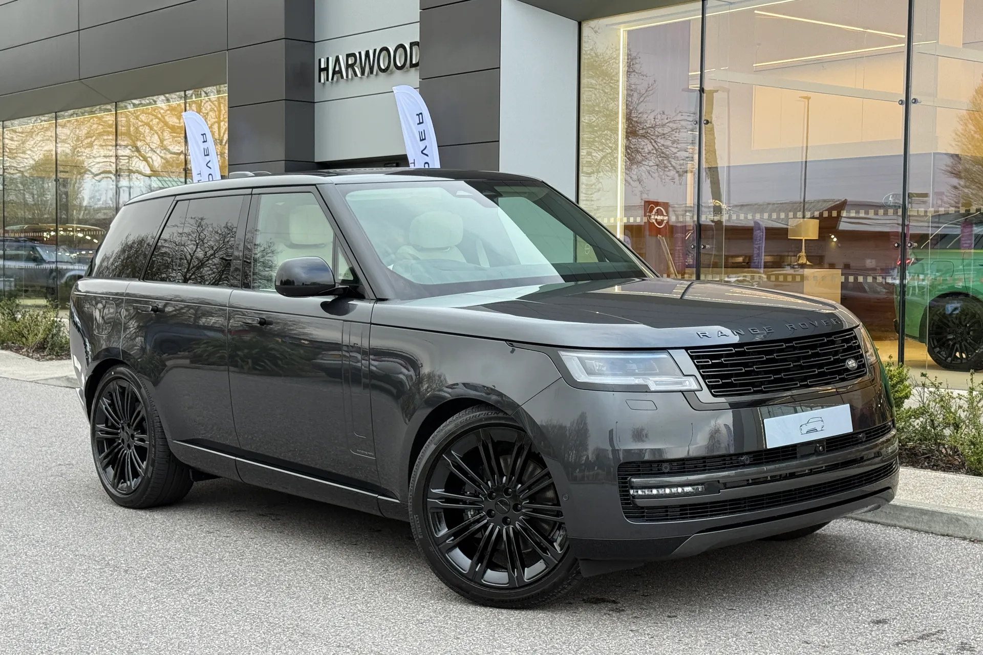 LAND ROVER RANGE ROVER focused image