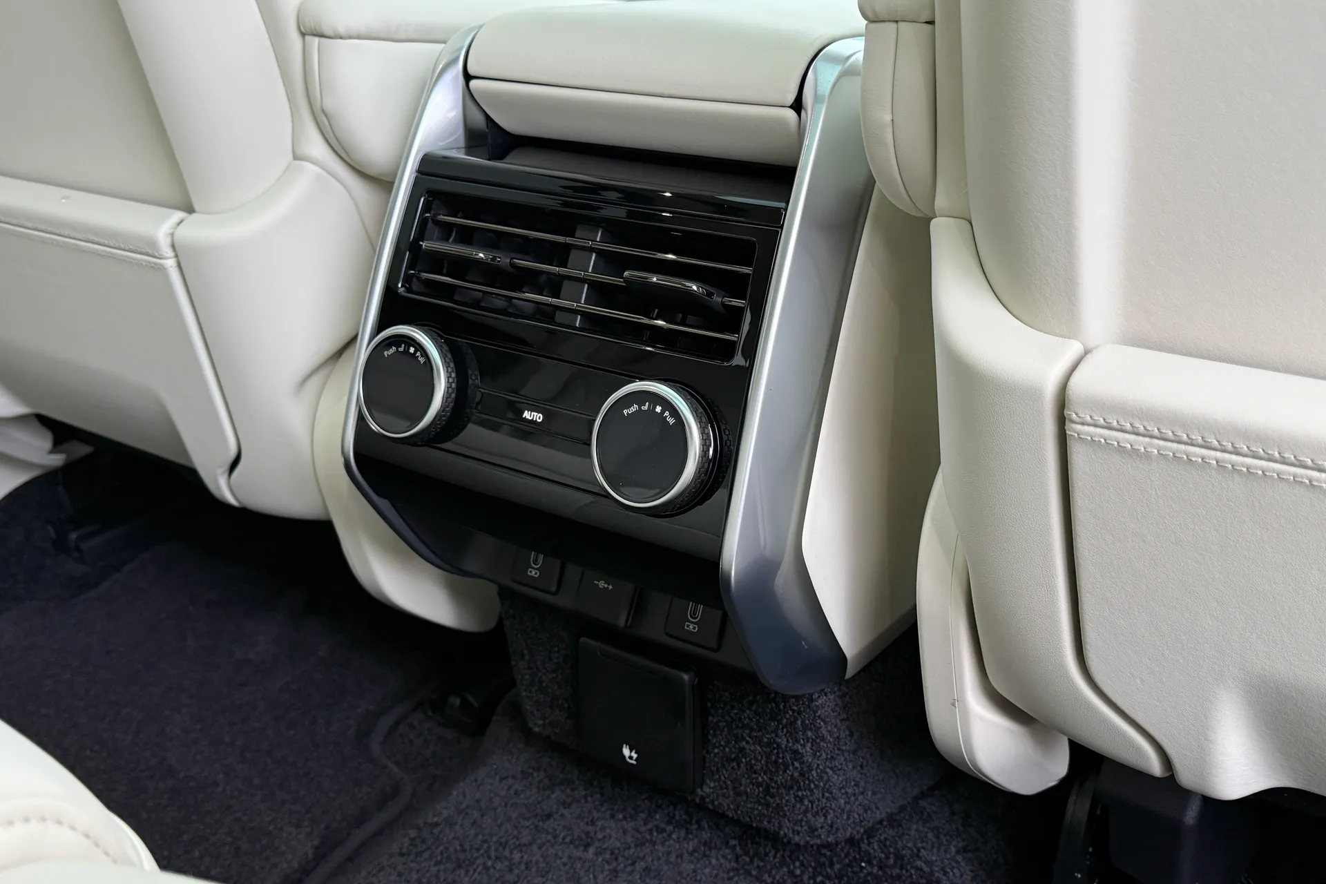 LAND ROVER RANGE ROVER thumbnail image number 40