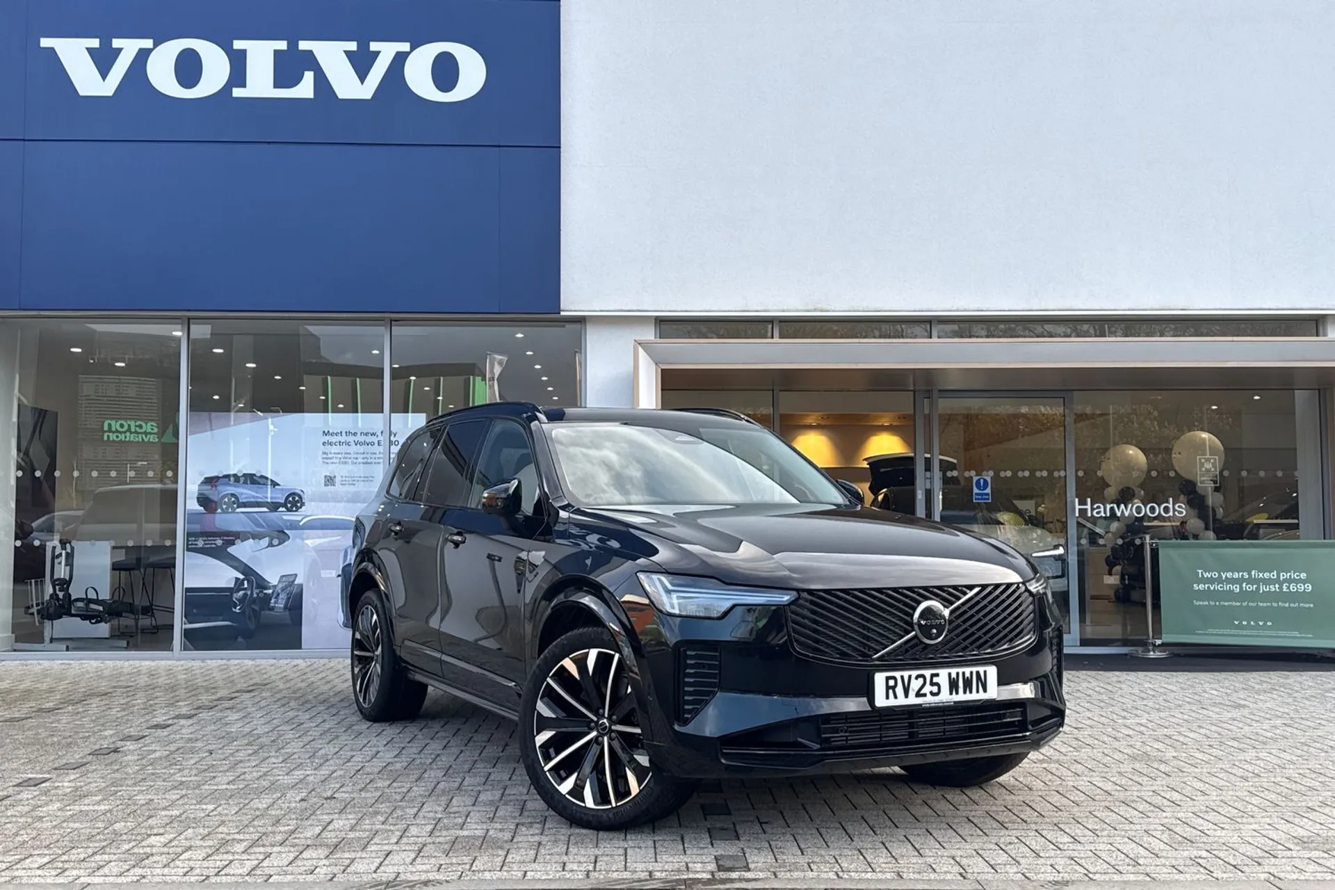 Volvo XC90 focused image