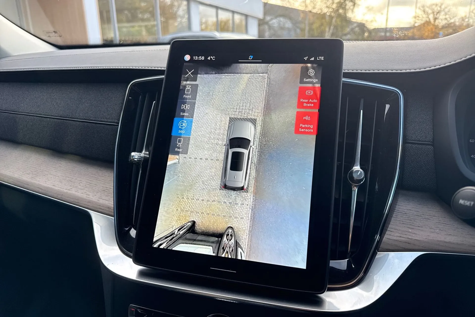 Volvo XC90 thumbnail image number 4