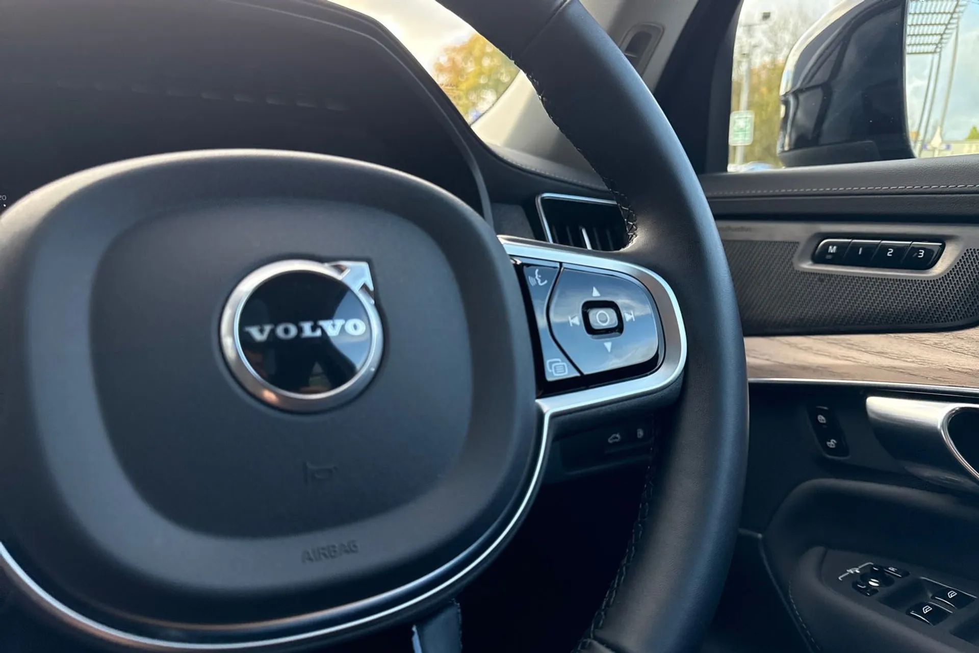 Volvo XC90 thumbnail image number 37