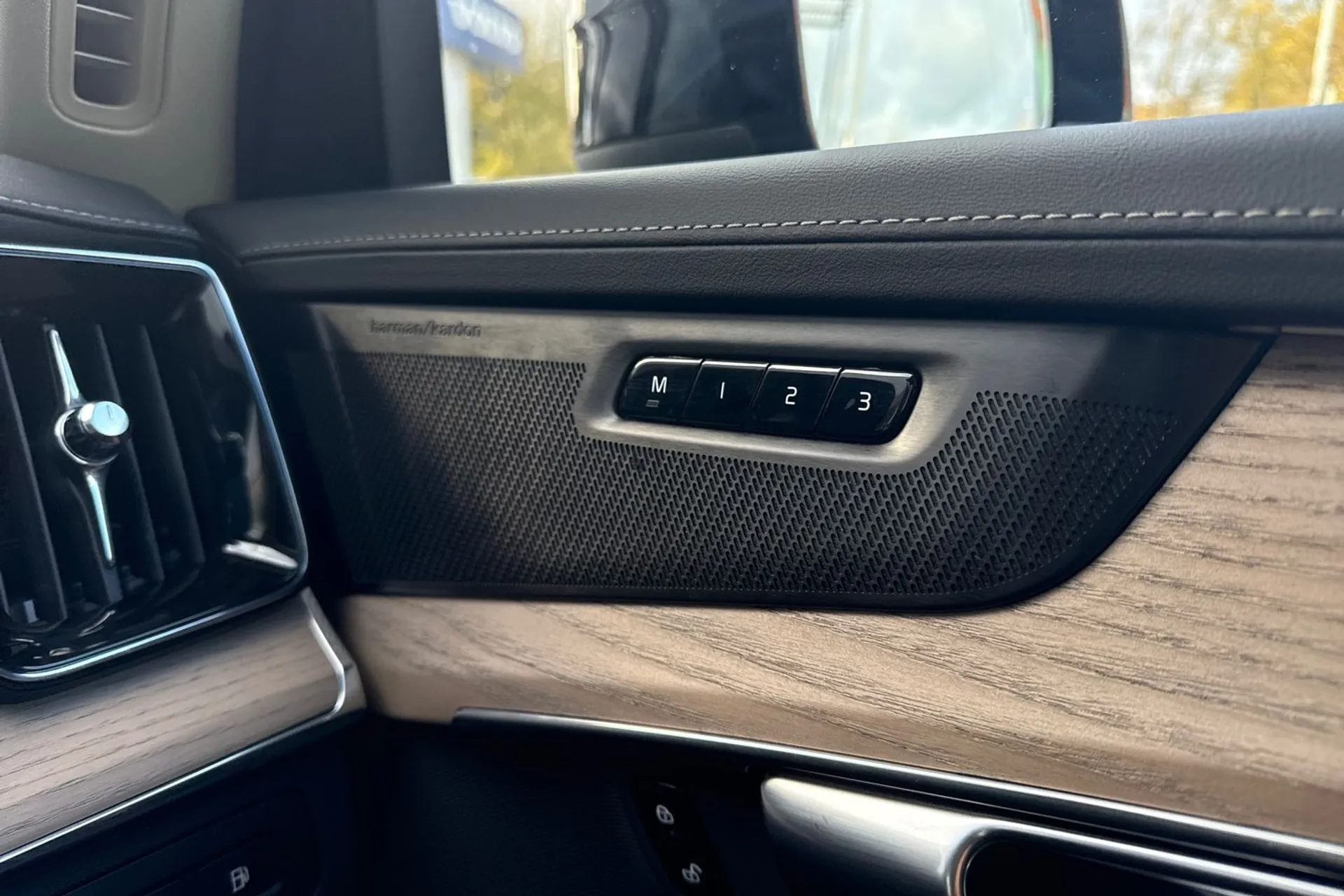 Volvo XC90 thumbnail image number 43