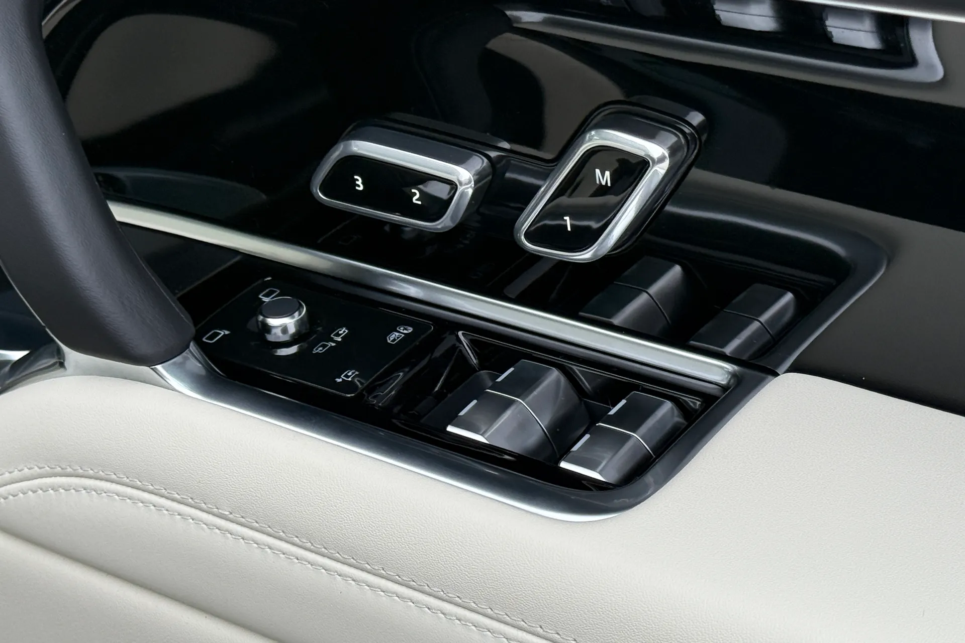 LAND ROVER RANGE ROVER thumbnail image number 52