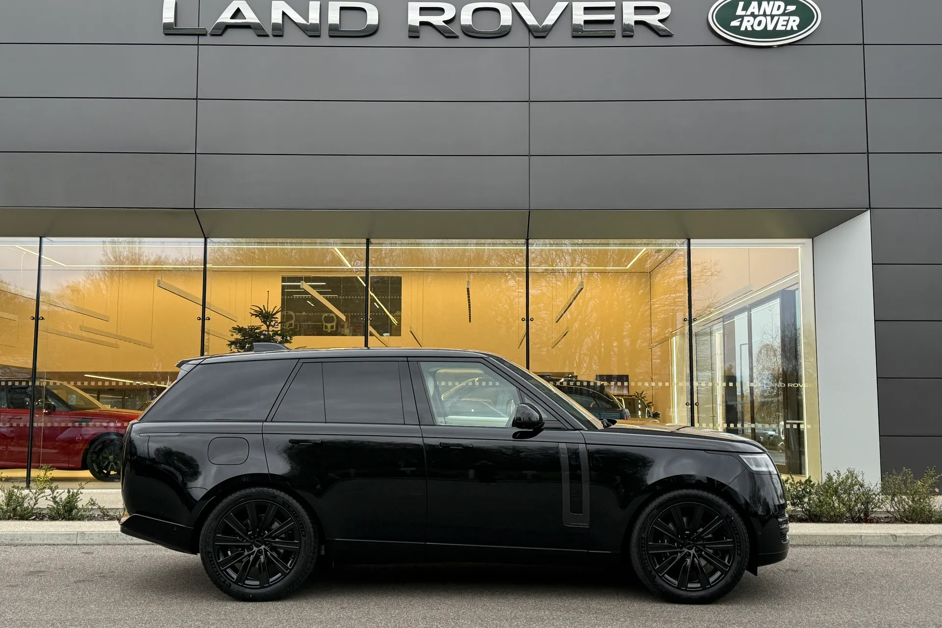 LAND ROVER RANGE ROVER thumbnail image number 2