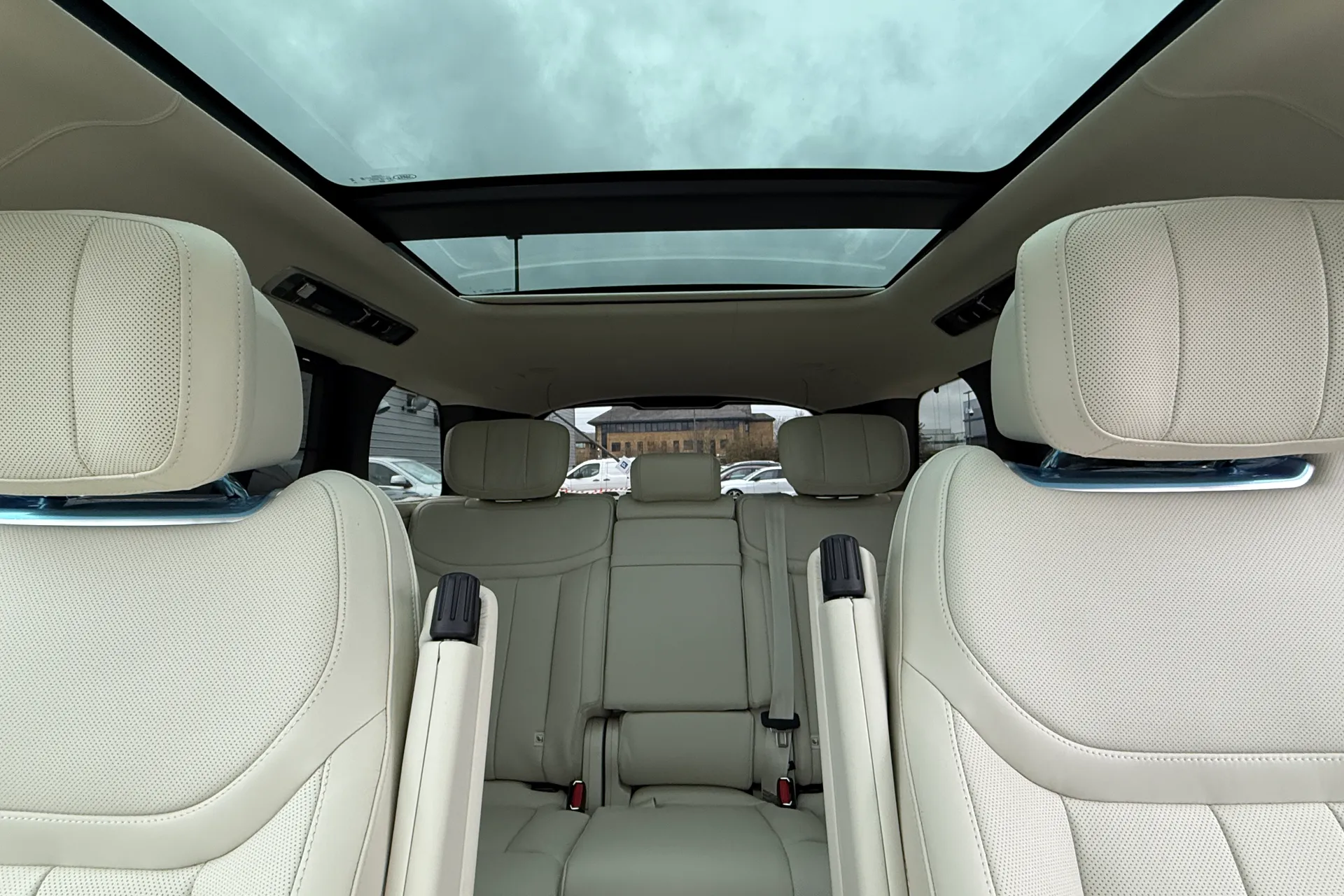 LAND ROVER RANGE ROVER thumbnail image number 40