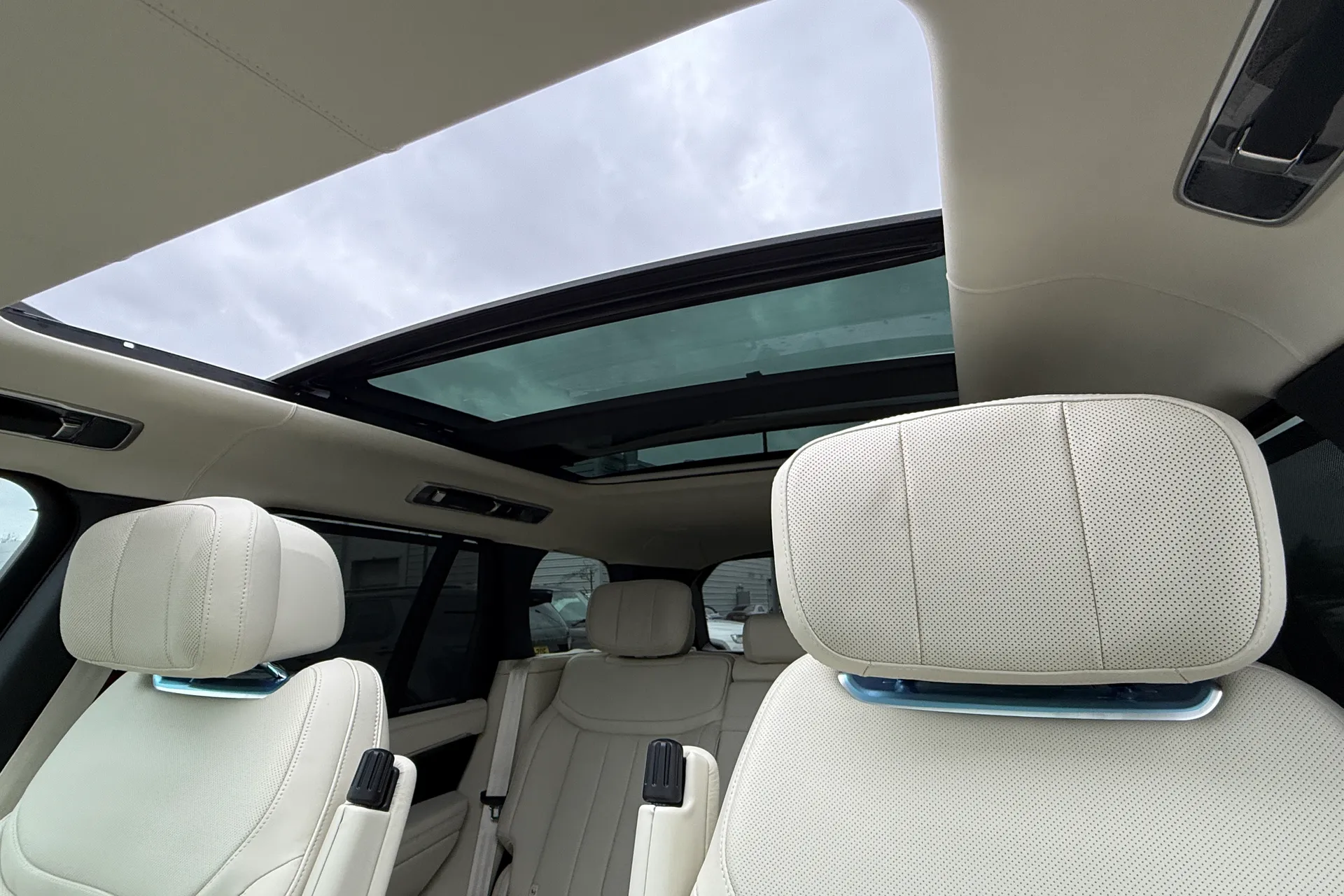 LAND ROVER RANGE ROVER thumbnail image number 5